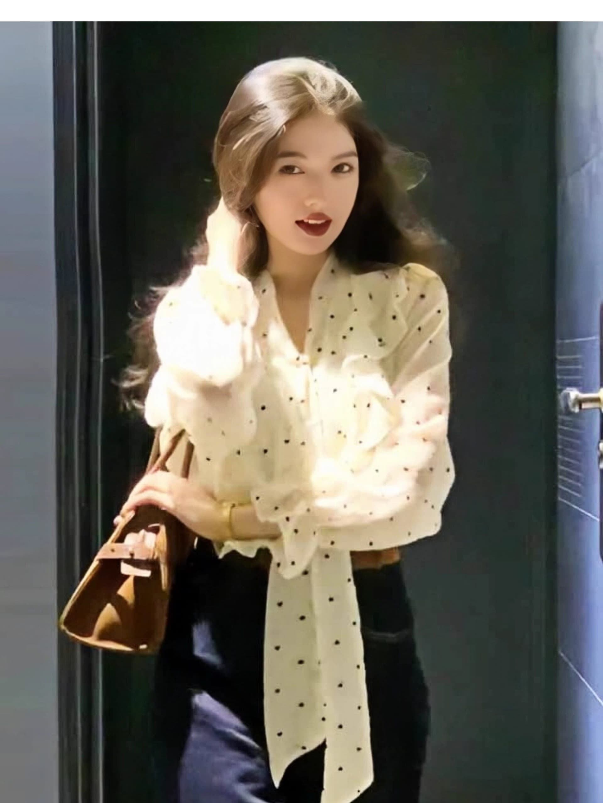 프랑스식 품격 고급 센스 프릴 도트 무늬 긴팔 셔츠 여성 가을 부드러운 바람 스트랩 Chic 셔츠 맨위 상세 이미지 5