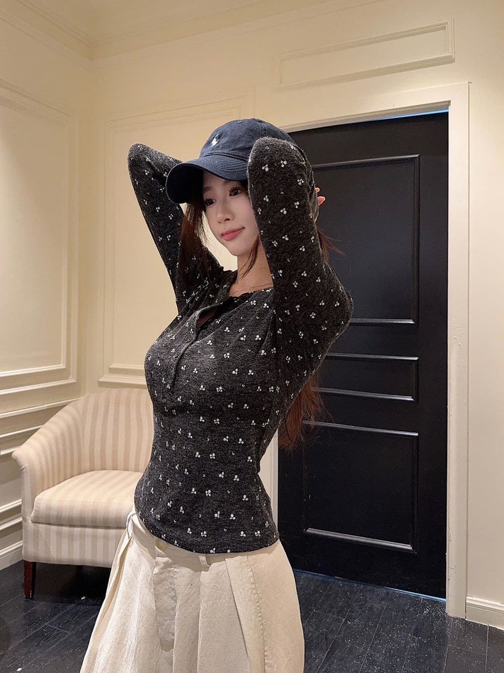 250그램 찹쌀 기사 레트로 꽃무늬 버클 칼라 긴팔 티셔츠 여성 가을 겨울 몸매 가꾸기 인사이드 가져 가라. 기본 셔츠 풀오버 맨위 이미지 2