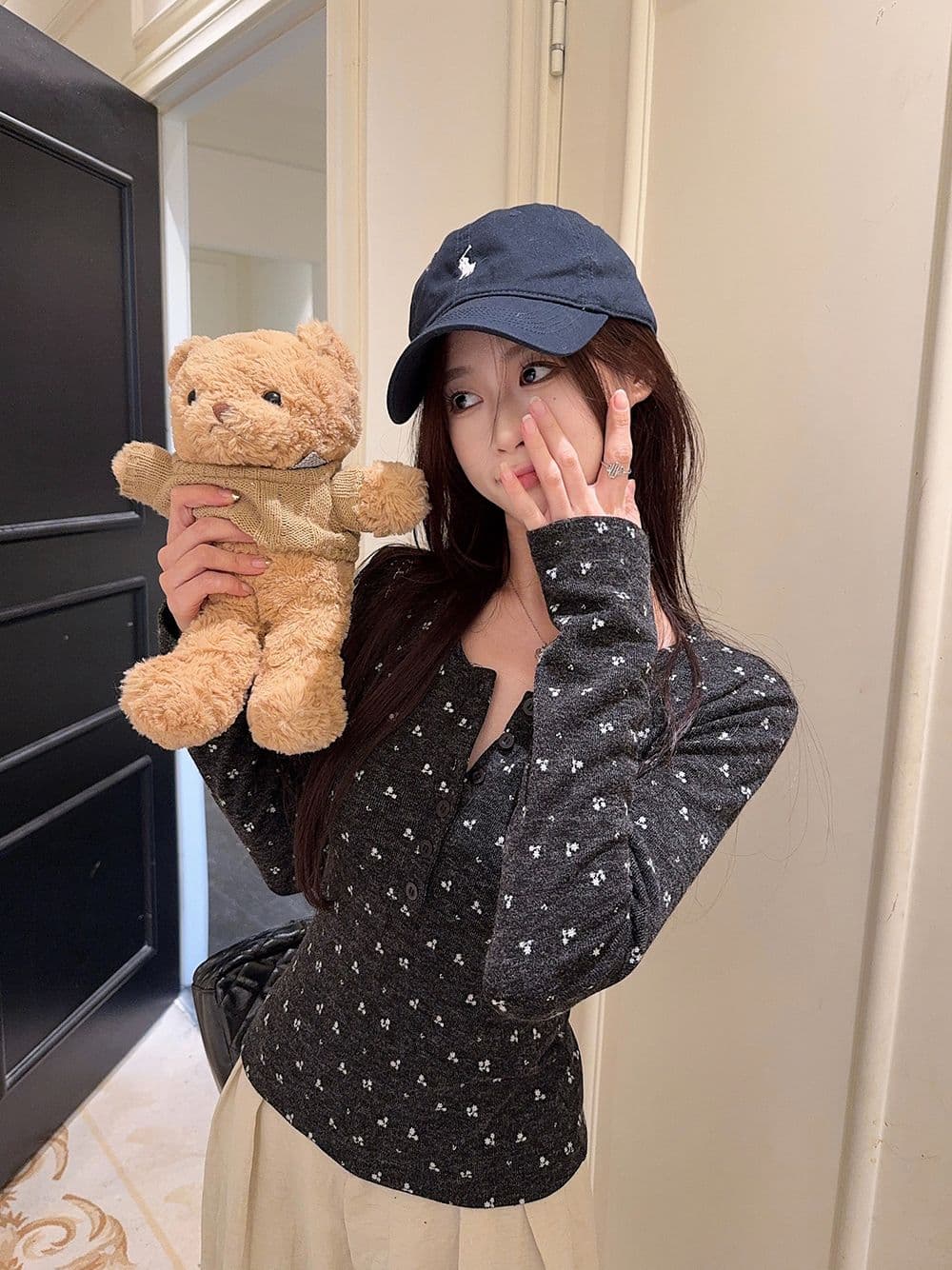 250그램 찹쌀 기사 레트로 꽃무늬 버클 칼라 긴팔 티셔츠 여성 가을 겨울 몸매 가꾸기 인사이드 가져 가라. 기본 셔츠 풀오버 맨위 상세 이미지 3