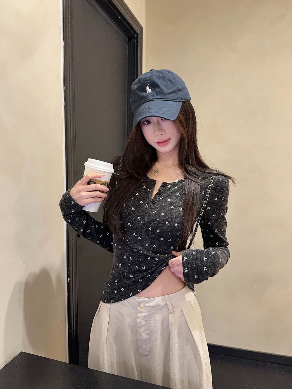 250그램 찹쌀 기사 레트로 꽃무늬 버클 칼라 긴팔 티셔츠 여성 가을 겨울 몸매 가꾸기 인사이드 가져 가라. 기본 셔츠 풀오버 맨위 상세 이미지 4