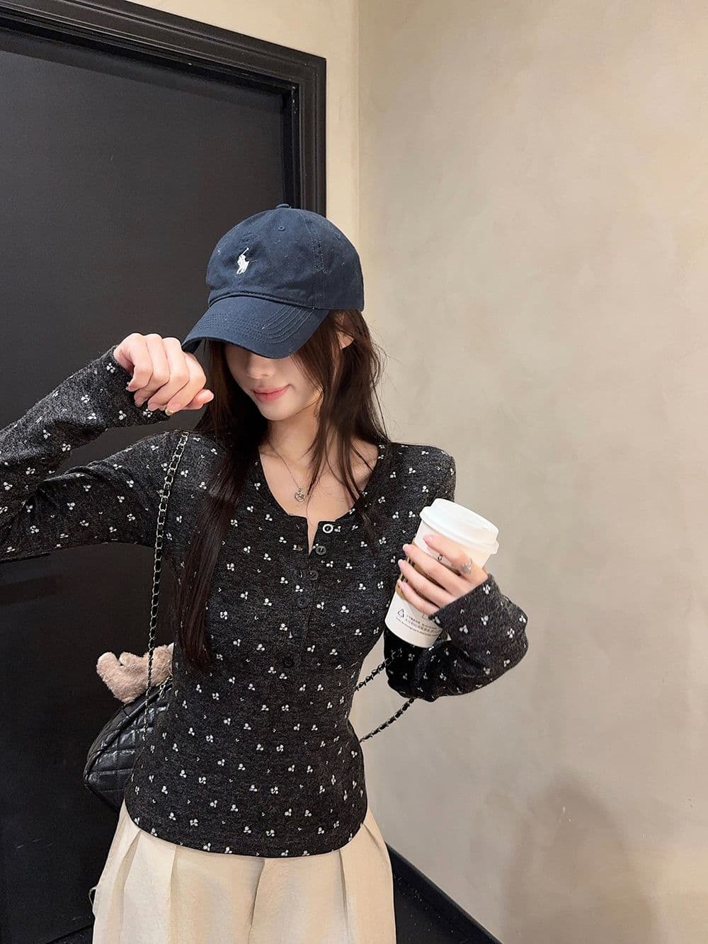 250그램 찹쌀 기사 레트로 꽃무늬 버클 칼라 긴팔 티셔츠 여성 가을 겨울 몸매 가꾸기 인사이드 가져 가라. 기본 셔츠 풀오버 맨위 상세 이미지 11