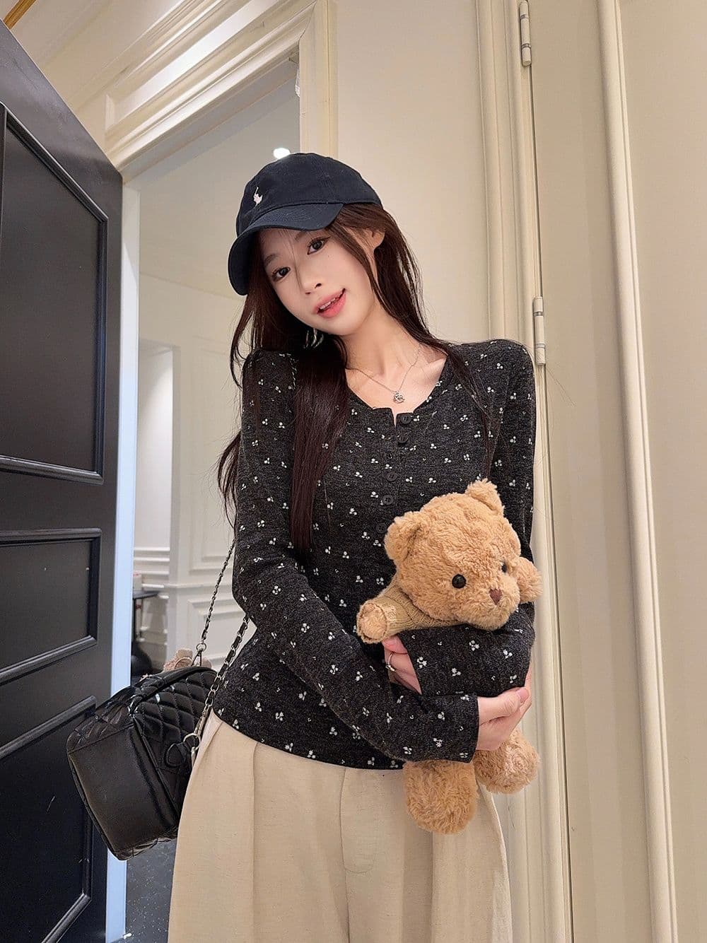 250그램 찹쌀 기사 레트로 꽃무늬 버클 칼라 긴팔 티셔츠 여성 가을 겨울 몸매 가꾸기 인사이드 가져 가라. 기본 셔츠 풀오버 맨위 상세 이미지 12