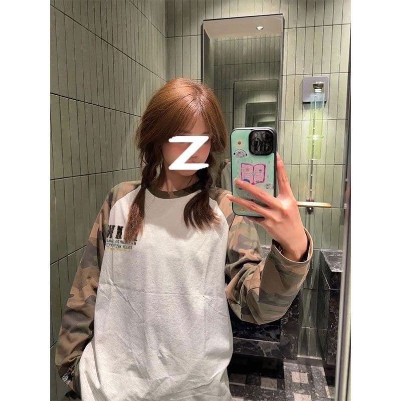 220 그램 순면 이후 패키지 알파벳 자수 카모플라주 배색 패치워크 루즈핏 긴팔 티셔츠 여성