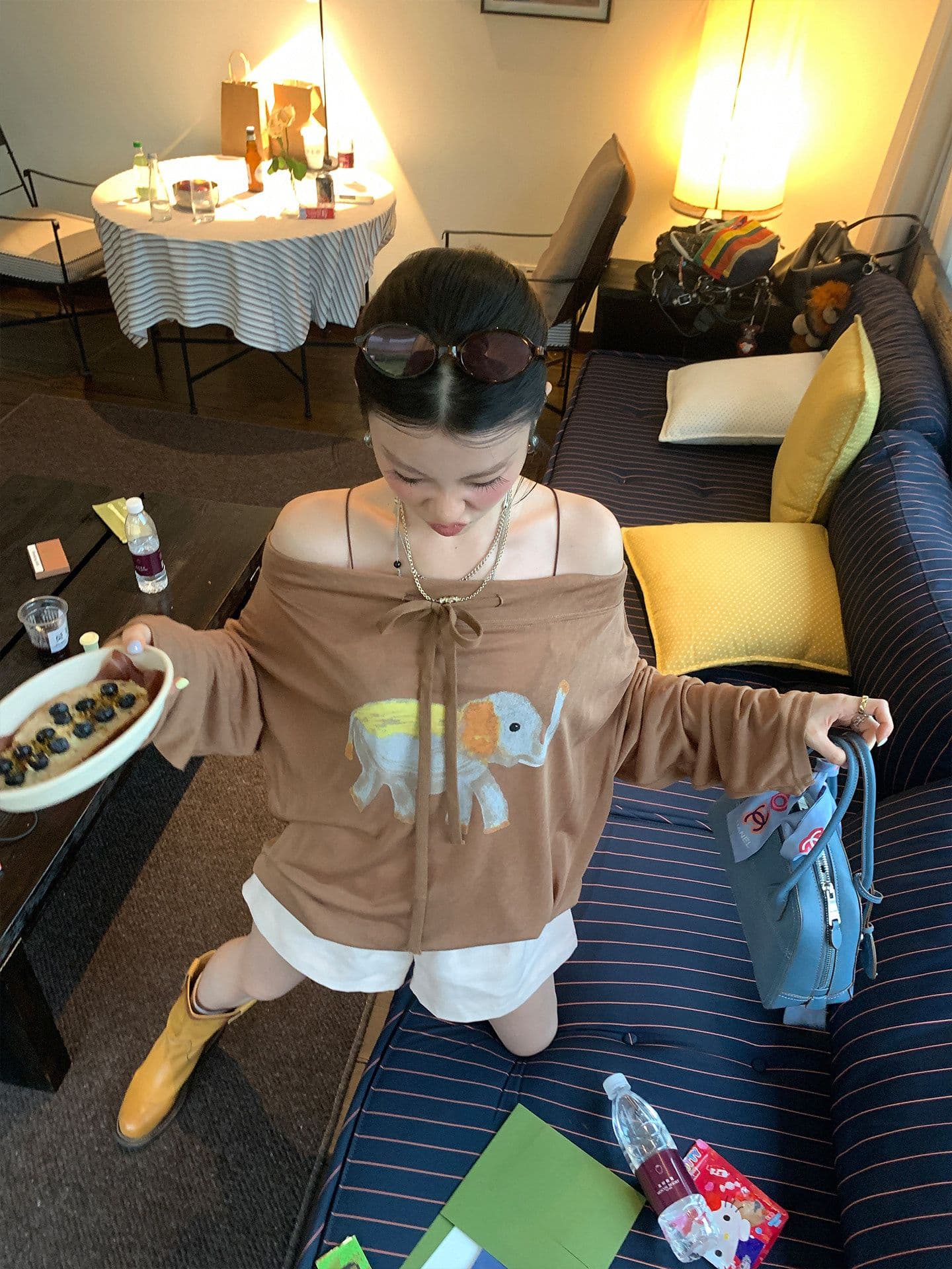 라이 경기 서울 프린트 스트랩 오프숄더 긴팔 티셔츠 여성 조기 가을 루즈핏 chic 오프숄더 커피 색상 작은 대중 맨위 이미지 4