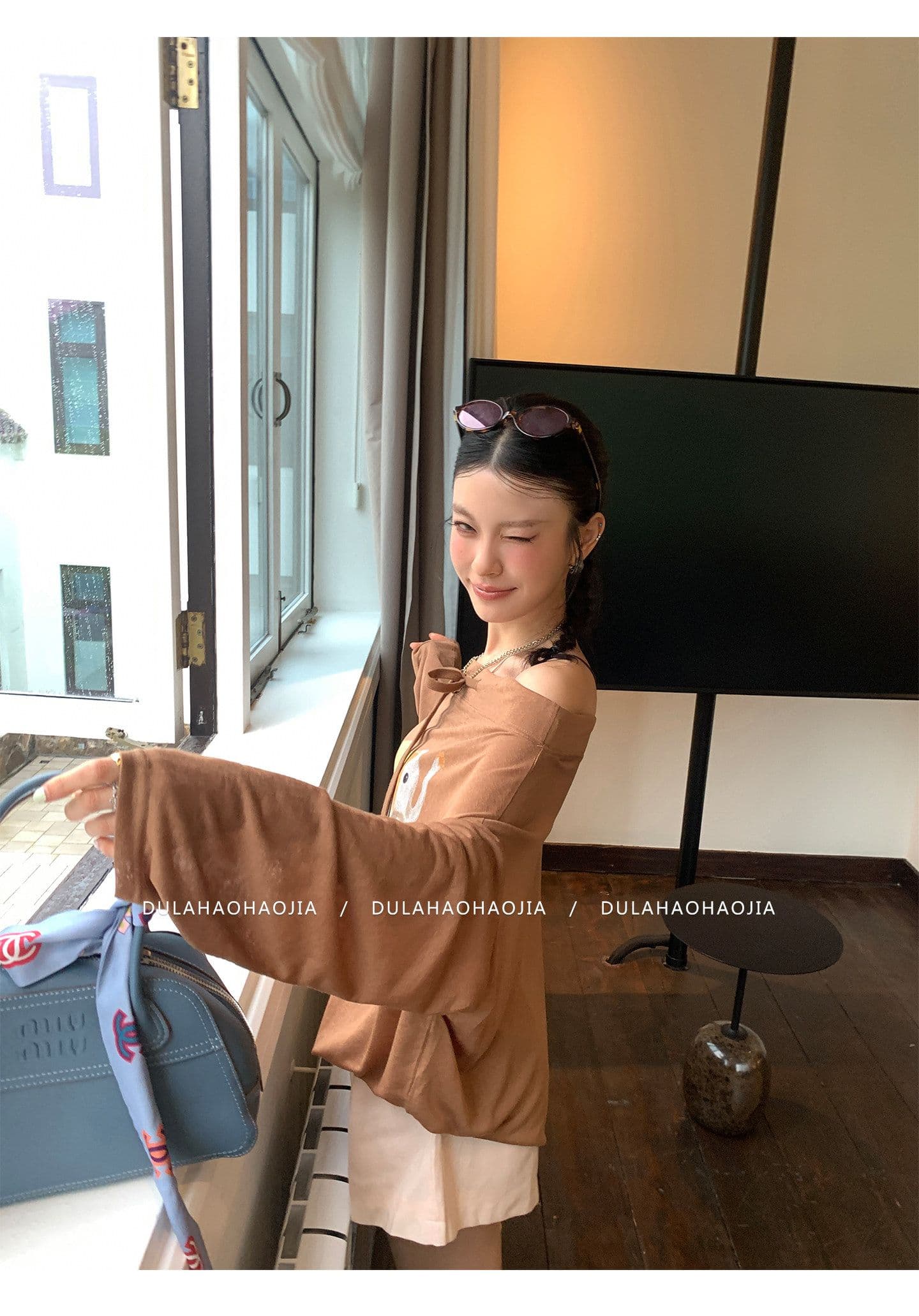 라이 경기 서울 프린트 스트랩 오프숄더 긴팔 티셔츠 여성 조기 가을 루즈핏 chic 오프숄더 커피 색상 작은 대중 맨위 상세 이미지 16