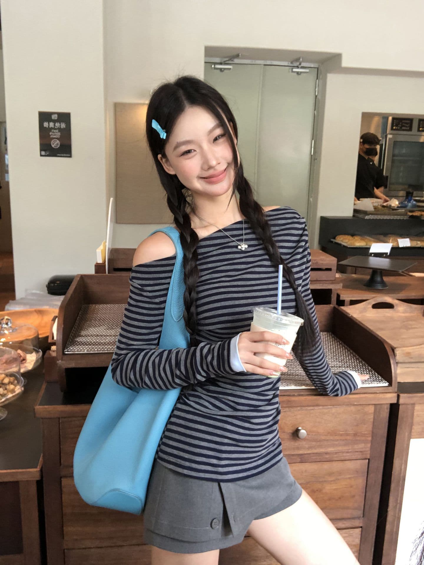 2026 긴팔 티셔츠 여성 초기 가을 고급 작은 대중 아니요 명중 셔츠 스트라이프 오프숄더 비스듬한 어깨 의류