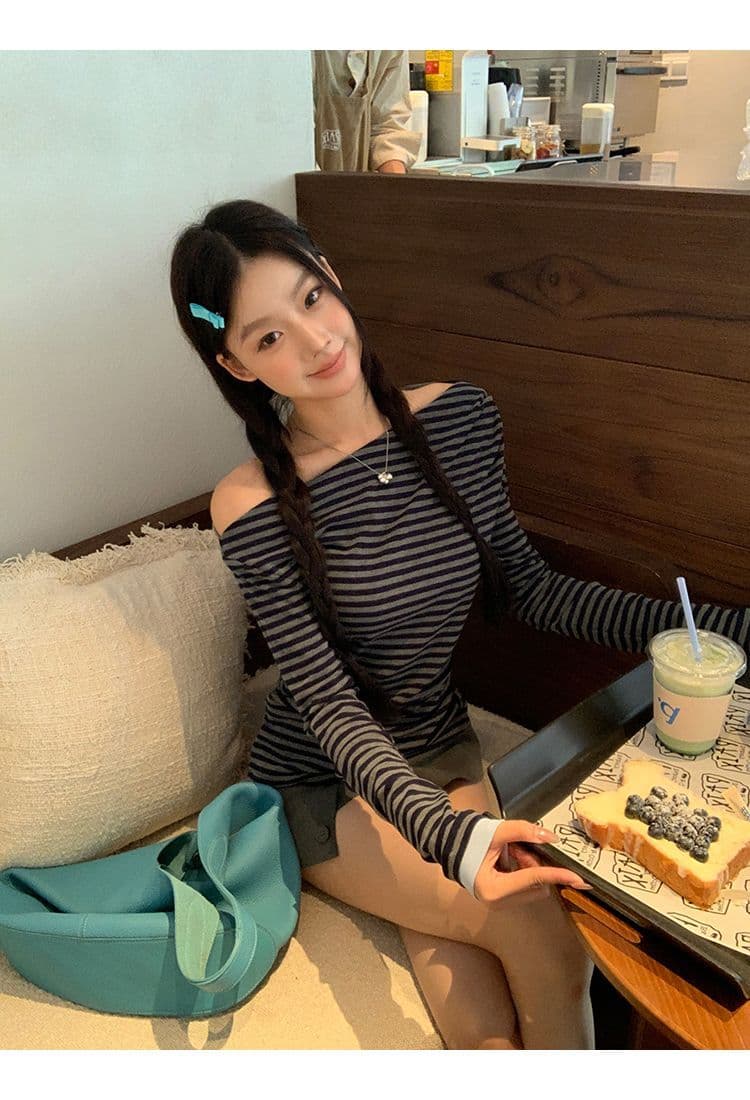 2026 긴팔 티셔츠 여성 초기 가을 고급 작은 대중 아니요 명중 셔츠 스트라이프 오프숄더 비스듬한 어깨 의류 상세 이미지 16