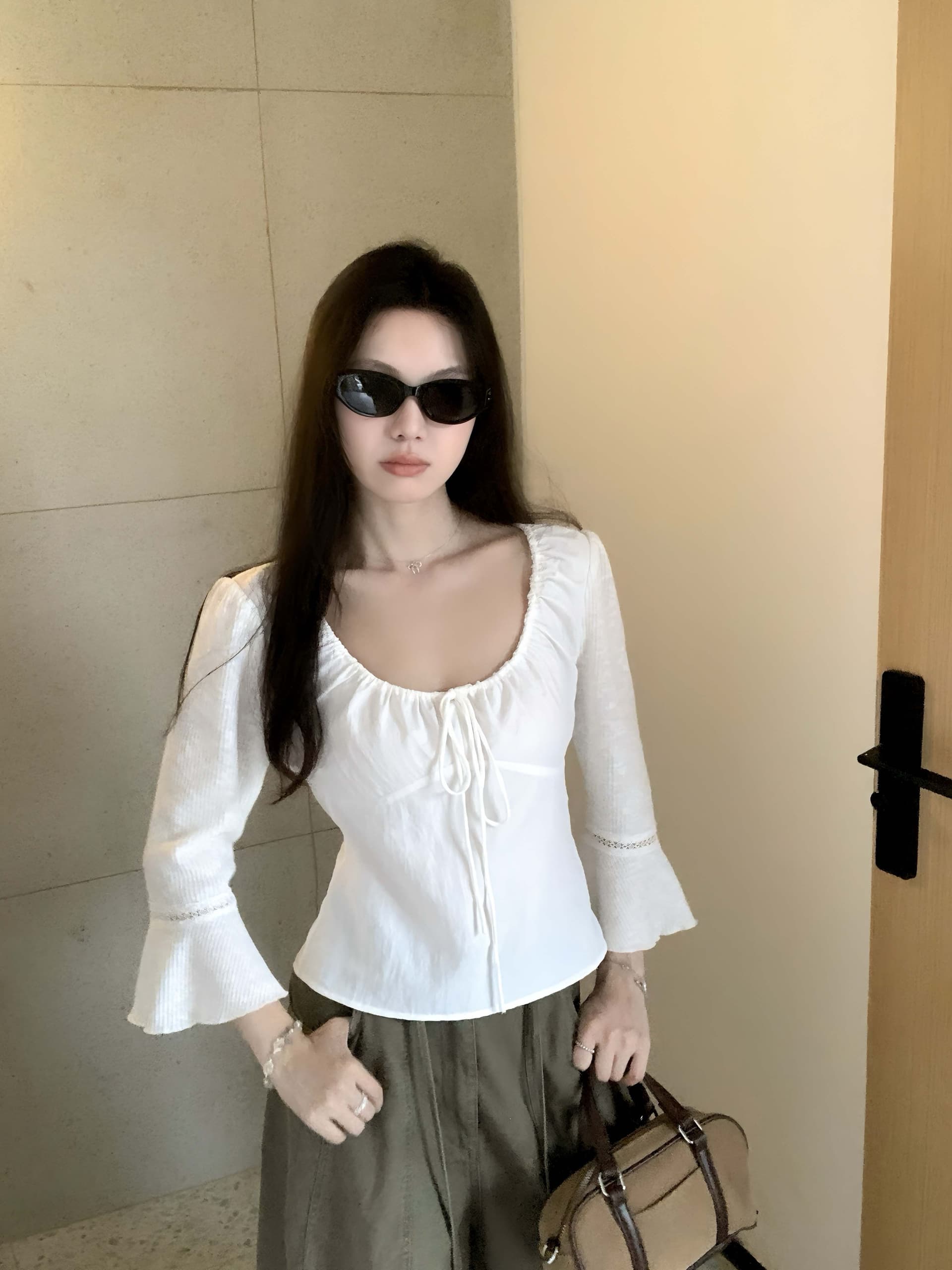 높은 품질 품질 레트로 새틴 대 라운드 넥 주름 맨위 여성 품격 출퇴근 고급 chic Chic 여성 셔츠 상세 이미지 2
