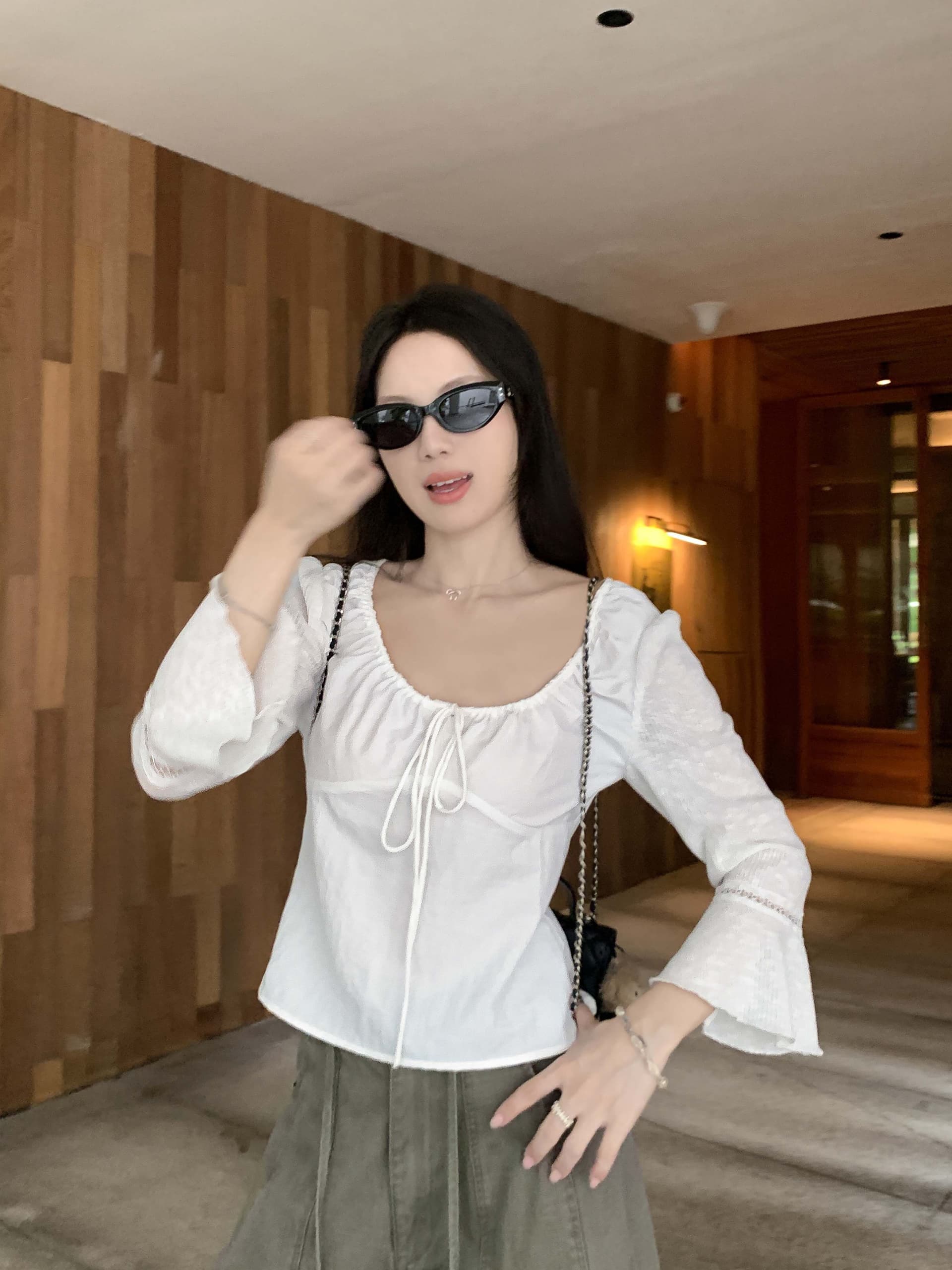 높은 품질 품질 레트로 새틴 대 라운드 넥 주름 맨위 여성 품격 출퇴근 고급 chic Chic 여성 셔츠 상세 이미지 4