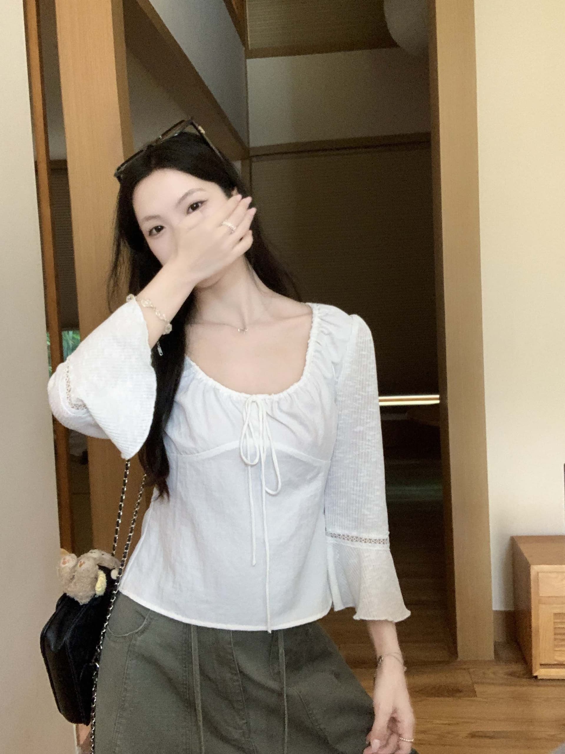 높은 품질 품질 레트로 새틴 대 라운드 넥 주름 맨위 여성 품격 출퇴근 고급 chic Chic 여성 셔츠 상세 이미지 9
