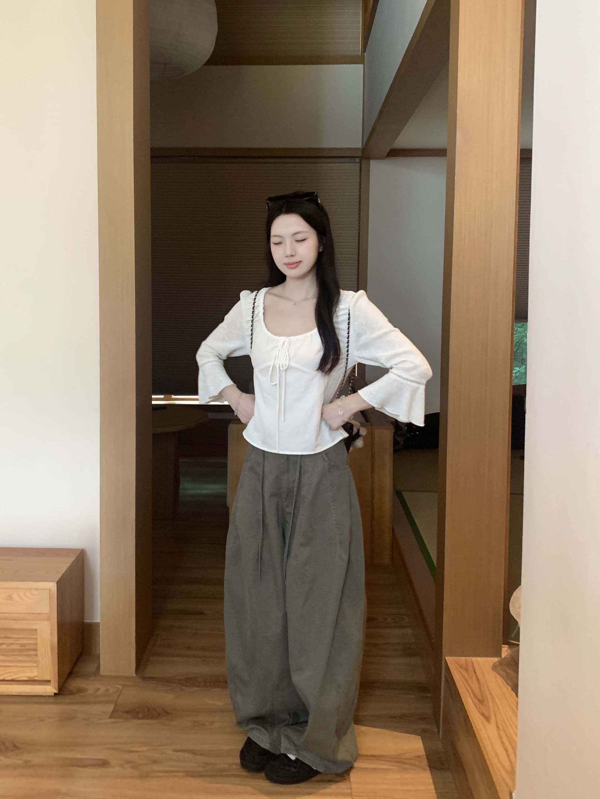 높은 품질 품질 레트로 새틴 대 라운드 넥 주름 맨위 여성 품격 출퇴근 고급 chic Chic 여성 셔츠 상세 이미지 10
