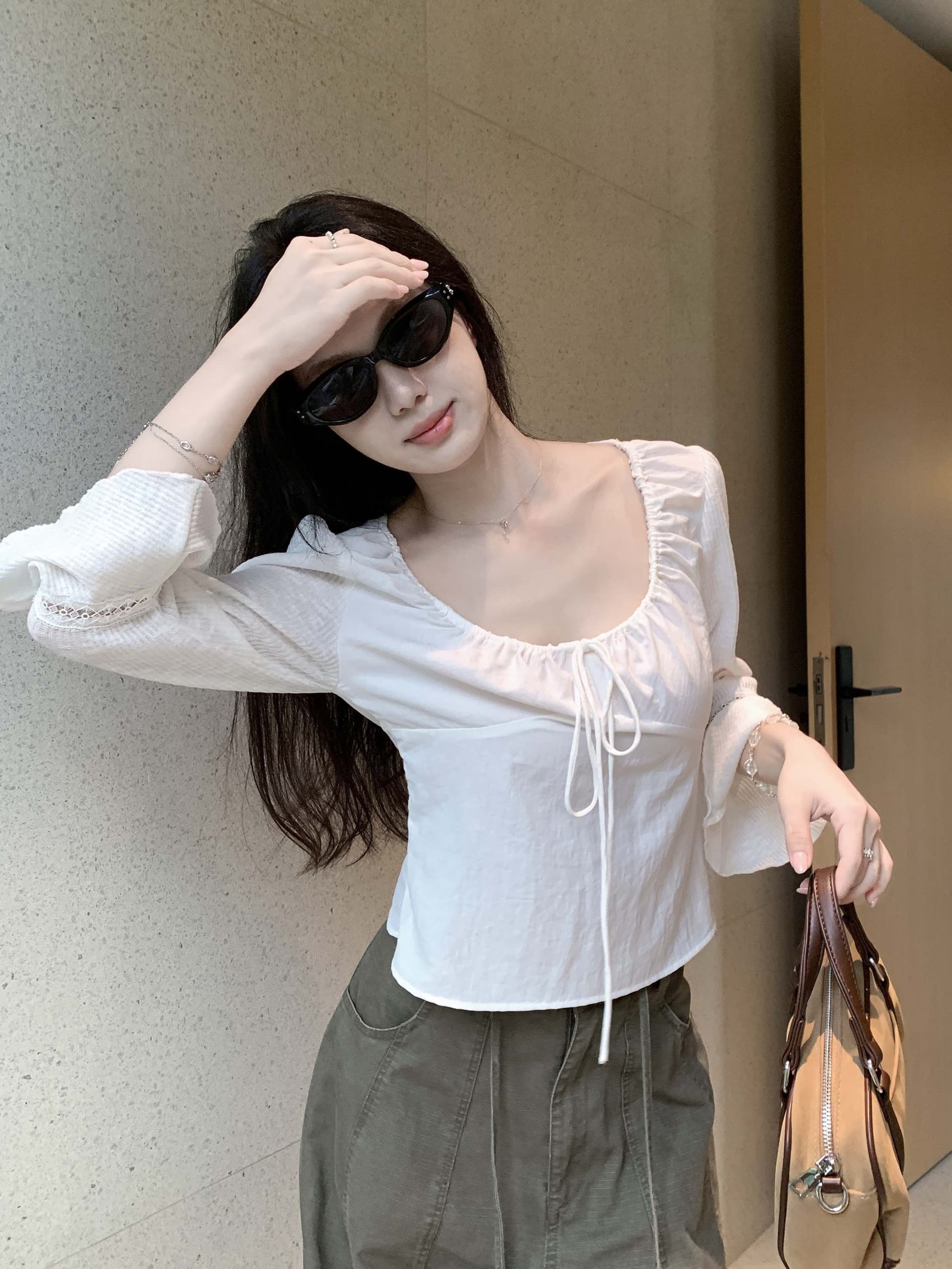 높은 품질 품질 레트로 새틴 대 라운드 넥 주름 맨위 여성 품격 출퇴근 고급 chic Chic 여성 셔츠 상세 이미지 14