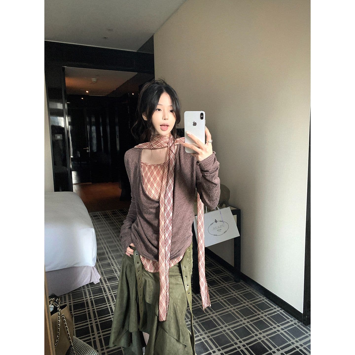 한 부서 패치워크 레이스업 체크무늬 흔들다 칼라 페이크 레이어드 티셔츠 여성 이른 가을 주름 디자인 만나는 맨위 이미지 4