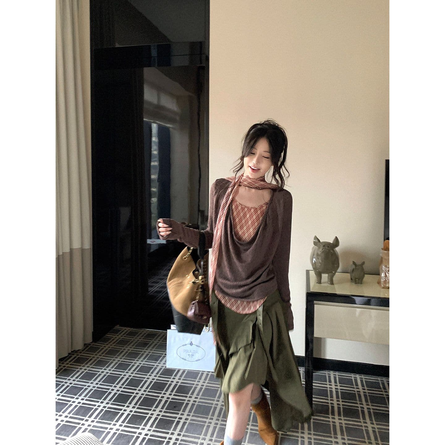 한 부서 패치워크 레이스업 체크무늬 흔들다 칼라 페이크 레이어드 티셔츠 여성 이른 가을 주름 디자인 만나는 맨위 이미지 2