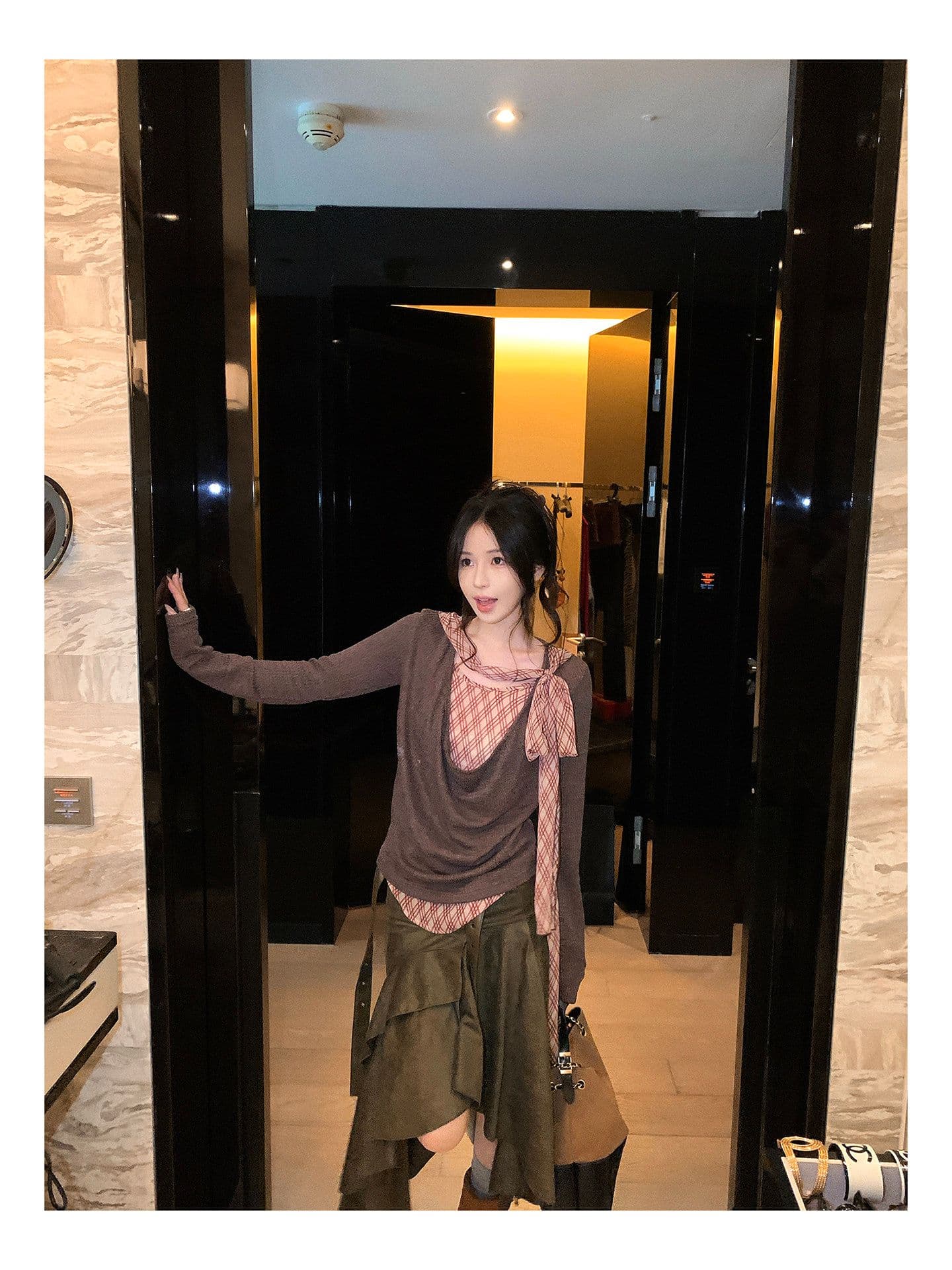 한 부서 패치워크 레이스업 체크무늬 흔들다 칼라 페이크 레이어드 티셔츠 여성 이른 가을 주름 디자인 만나는 맨위 상세 이미지 2