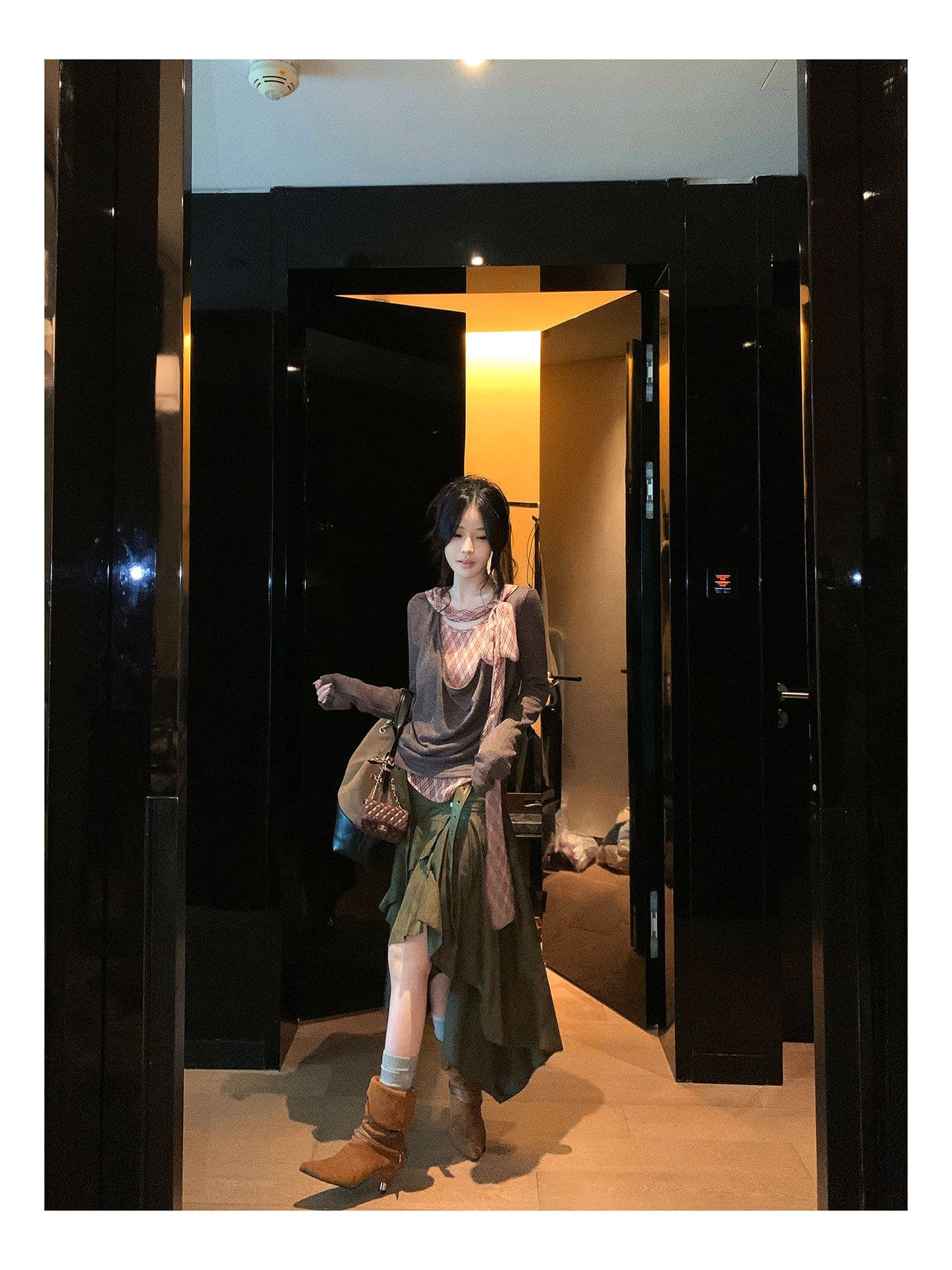 한 부서 패치워크 레이스업 체크무늬 흔들다 칼라 페이크 레이어드 티셔츠 여성 이른 가을 주름 디자인 만나는 맨위 상세 이미지 3