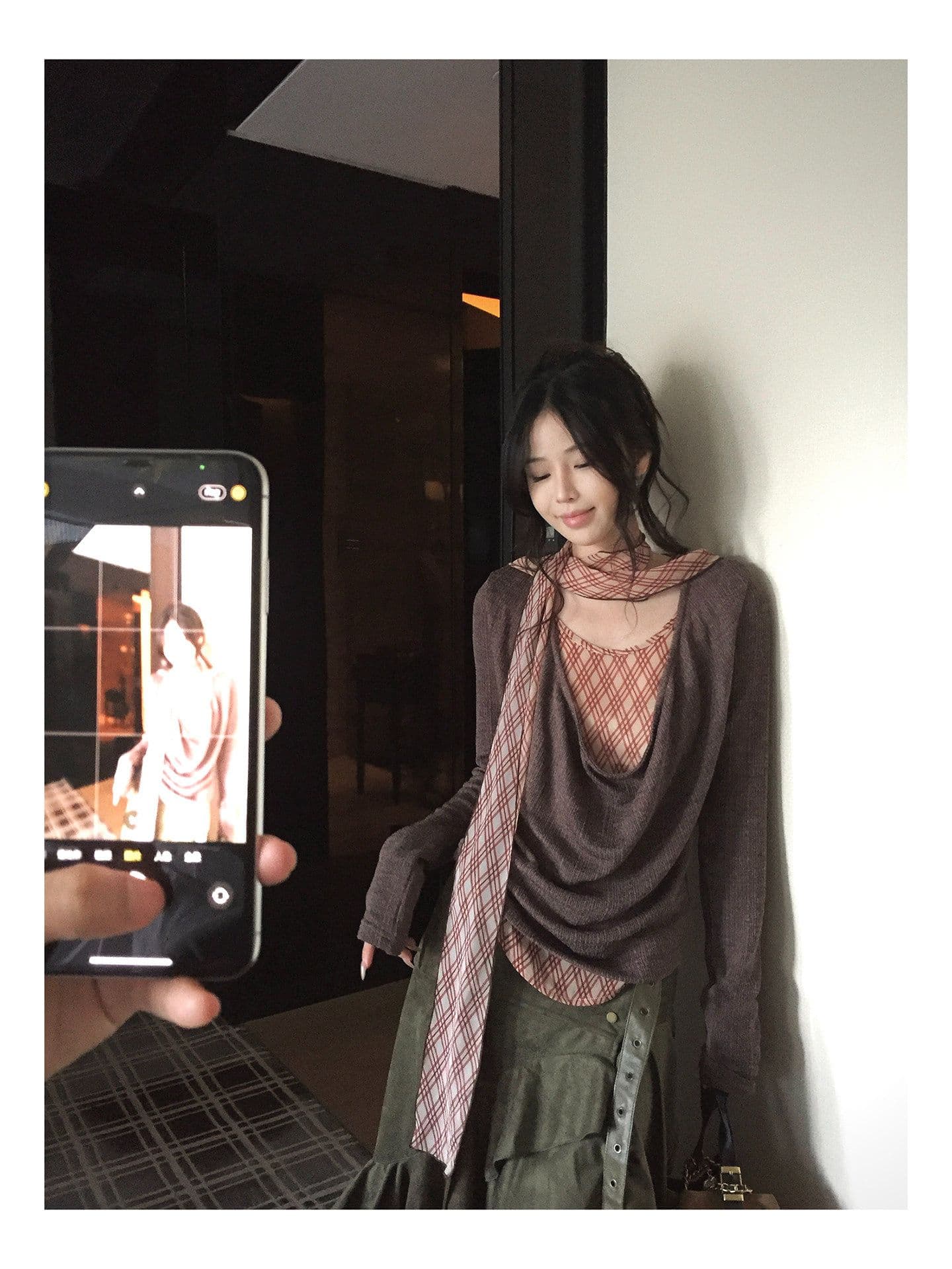 한 부서 패치워크 레이스업 체크무늬 흔들다 칼라 페이크 레이어드 티셔츠 여성 이른 가을 주름 디자인 만나는 맨위 상세 이미지 9