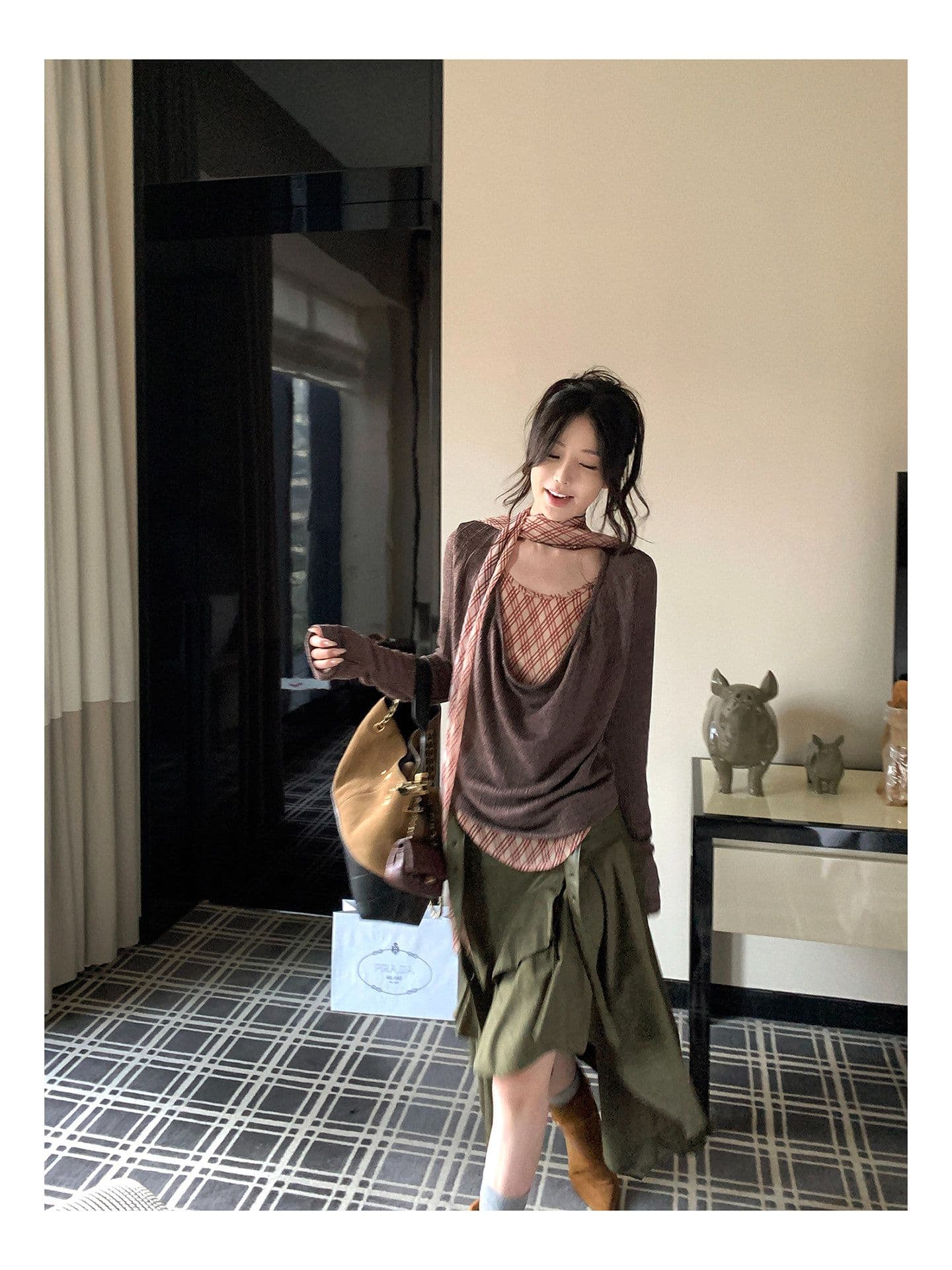 한 부서 패치워크 레이스업 체크무늬 흔들다 칼라 페이크 레이어드 티셔츠 여성 이른 가을 주름 디자인 만나는 맨위 상세 이미지 16