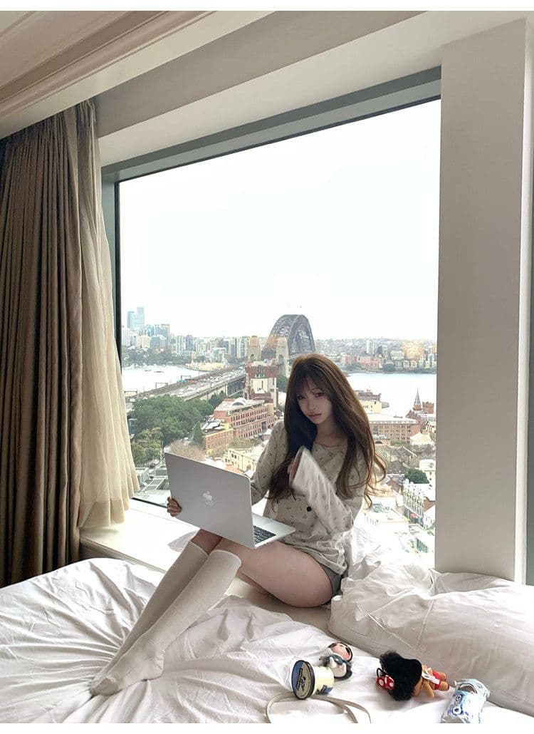 원본 원단 전체 인쇄 작은 꽃무늬 구덩이 기사 질감 센스 캐주얼 라운드 넥 긴팔 티셔츠 여성 조기 가을 만나는 맨위 상세 이미지 23