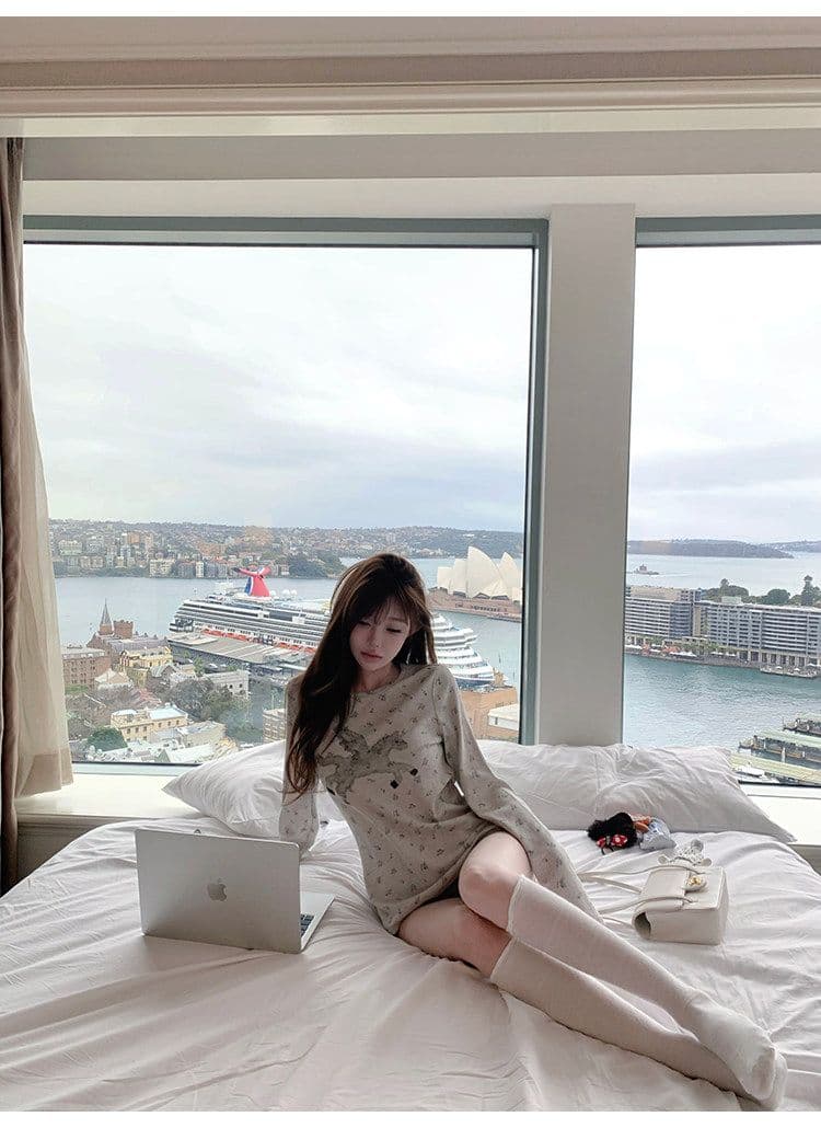 원본 원단 전체 인쇄 작은 꽃무늬 구덩이 기사 질감 센스 캐주얼 라운드 넥 긴팔 티셔츠 여성 조기 가을 만나는 맨위 상세 이미지 27