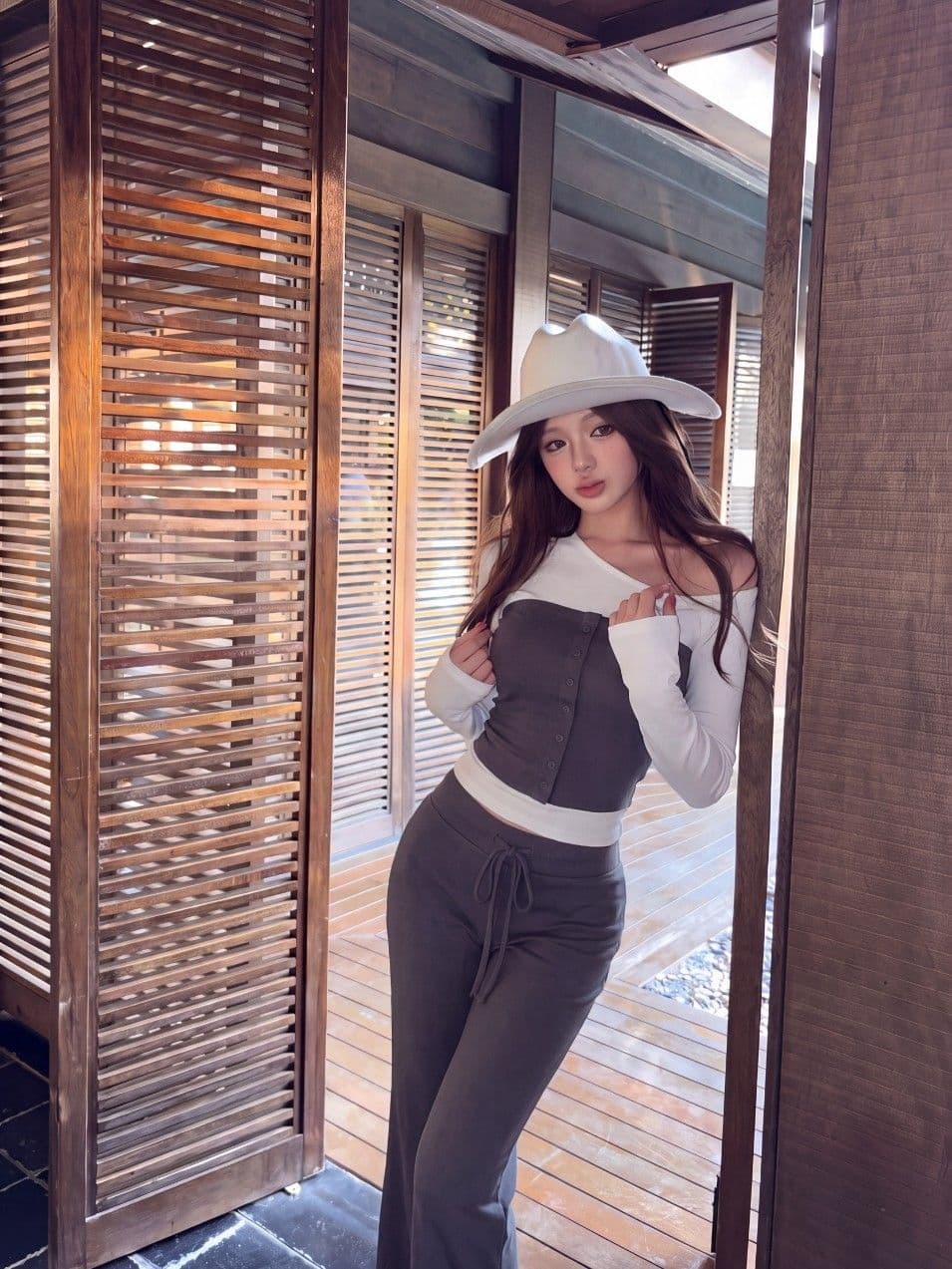 핫걸 배색 페이크 레이어드 긴팔 티셔츠 오프숄더 기본 셔츠 맨위 여성 의류 가을 캐주얼 바지 긴 바지 투피스 세트
