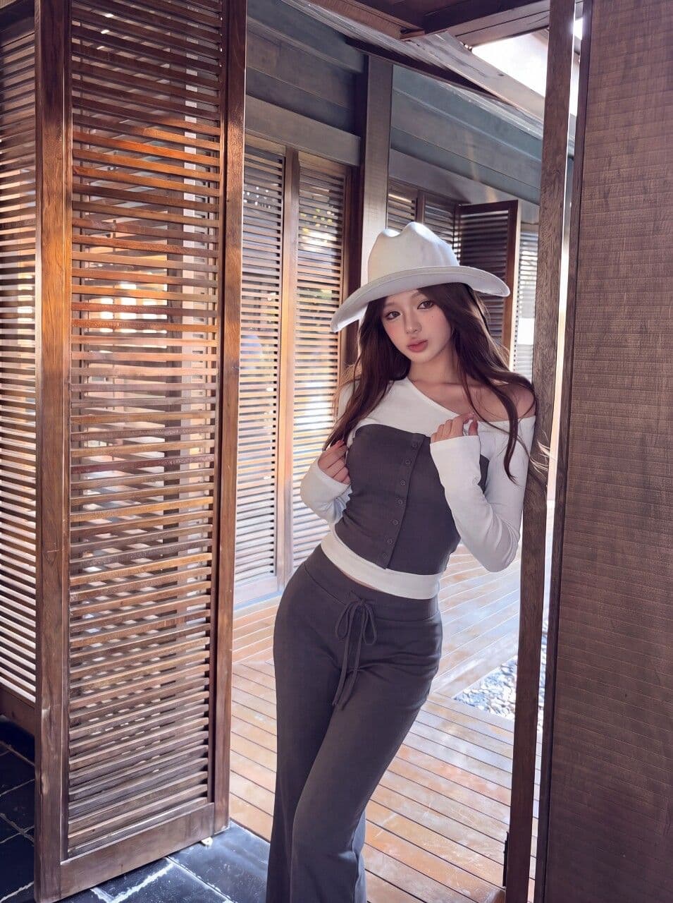 핫걸 배색 페이크 레이어드 긴팔 티셔츠 오프숄더 기본 셔츠 맨위 여성 의류 가을 캐주얼 바지 긴 바지 투피스 세트 상세 이미지 2