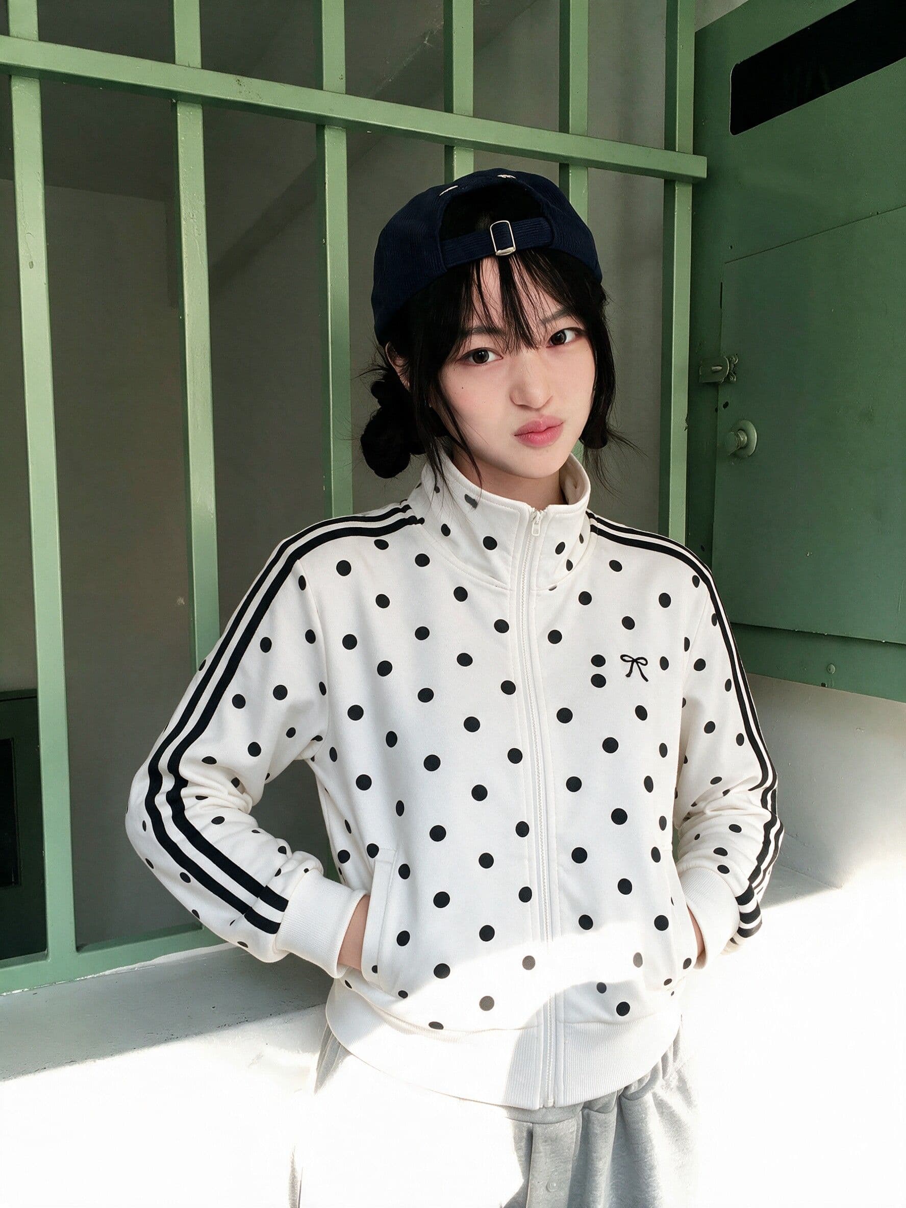 후아 면 복합 화이트 도트 무늬 스탠드 칼라 후드티 여성 코트 2026 가을 몸매 가꾸기 짧은 지퍼 오픈 가디건 상세 이미지 1