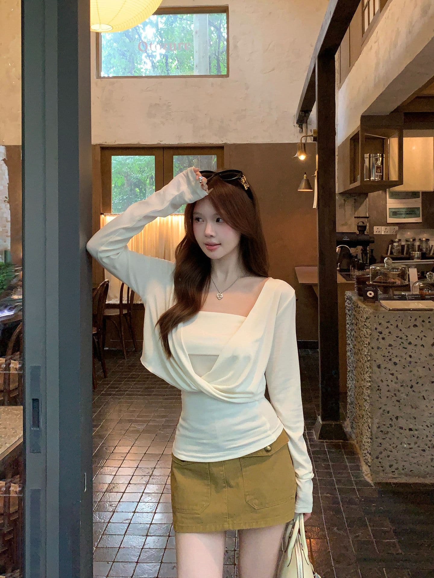 200그램 사람들 면 살구 색상 튜브탑 작은 조끼 여성 이른 가을 분위기 센스 비틀림 긴팔 블라우스 티셔츠 투피스 세트 이미지 2