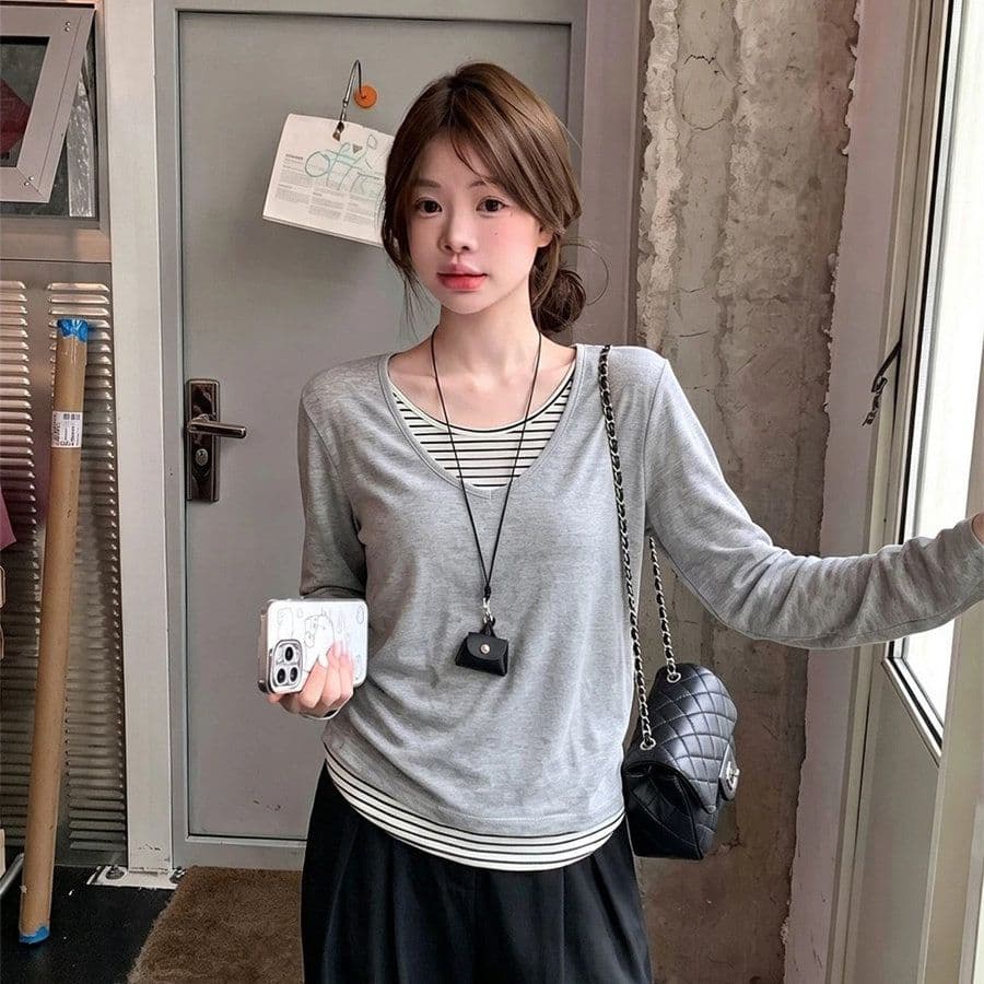 165 그램 눈꽃 면 페이크 레이어드 V넥 긴팔 티셔츠 여성 가을 느긋한 바람 블라우스 다용도 캐주얼 미니멀리즘 켜기 이미지 3