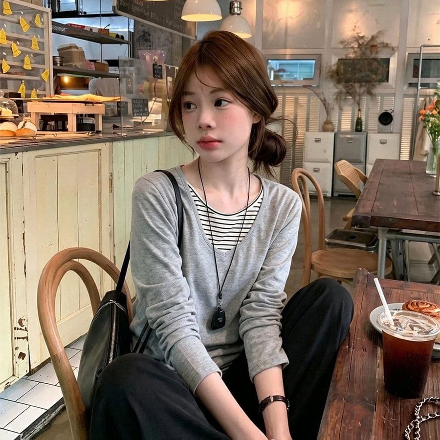 165 그램 눈꽃 면 페이크 레이어드 V넥 긴팔 티셔츠 여성 가을 느긋한 바람 블라우스 다용도 캐주얼 미니멀리즘 켜기 이미지 2