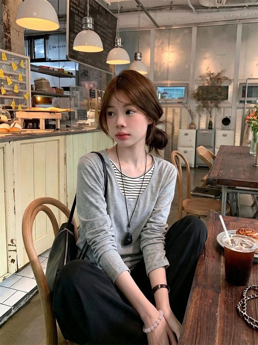 165 그램 눈꽃 면 페이크 레이어드 V넥 긴팔 티셔츠 여성 가을 느긋한 바람 블라우스 다용도 캐주얼 미니멀리즘 켜기 상세 이미지 3