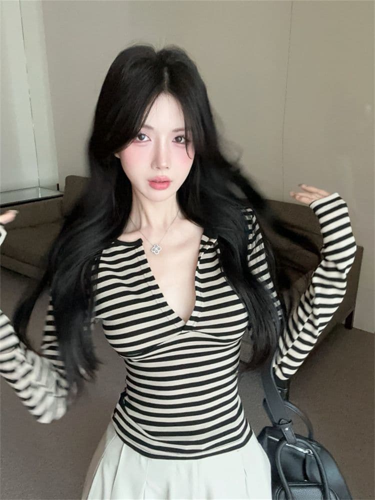 아메리칸 핫걸 깊은 V 넥 스트라이프 긴팔 티셔츠 여성 가을 겨울 2026 레트로 몸매 가꾸기 인사이드 잡아라. 의류