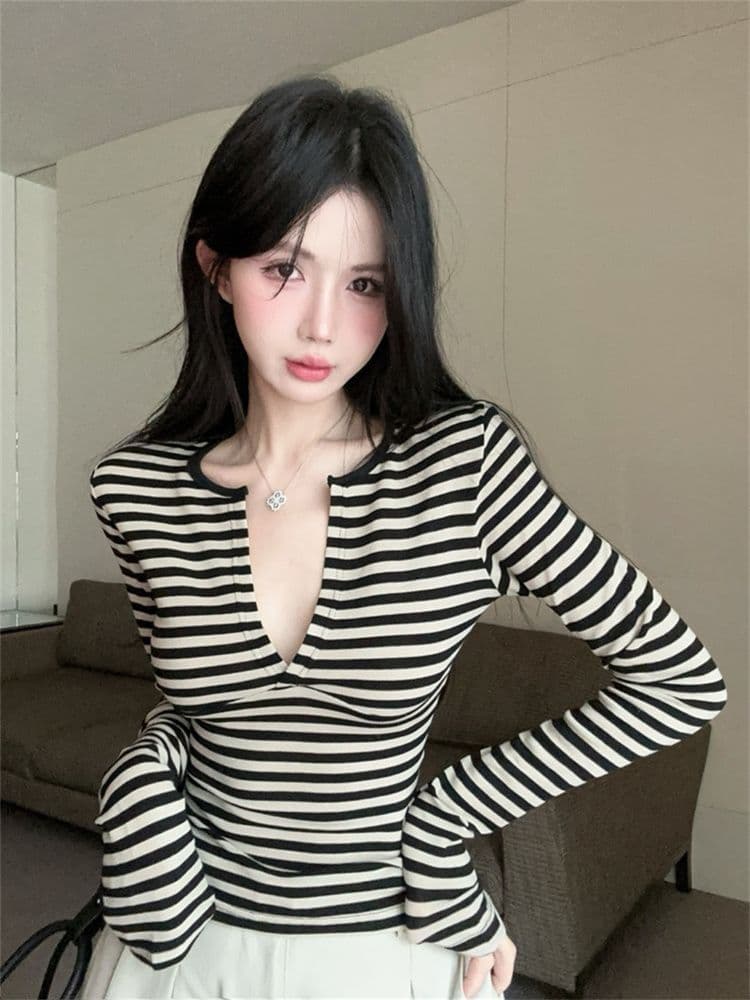 아메리칸 핫걸 깊은 V 넥 스트라이프 긴팔 티셔츠 여성 가을 겨울 2026 레트로 몸매 가꾸기 인사이드 잡아라. 의류 상세 이미지 3