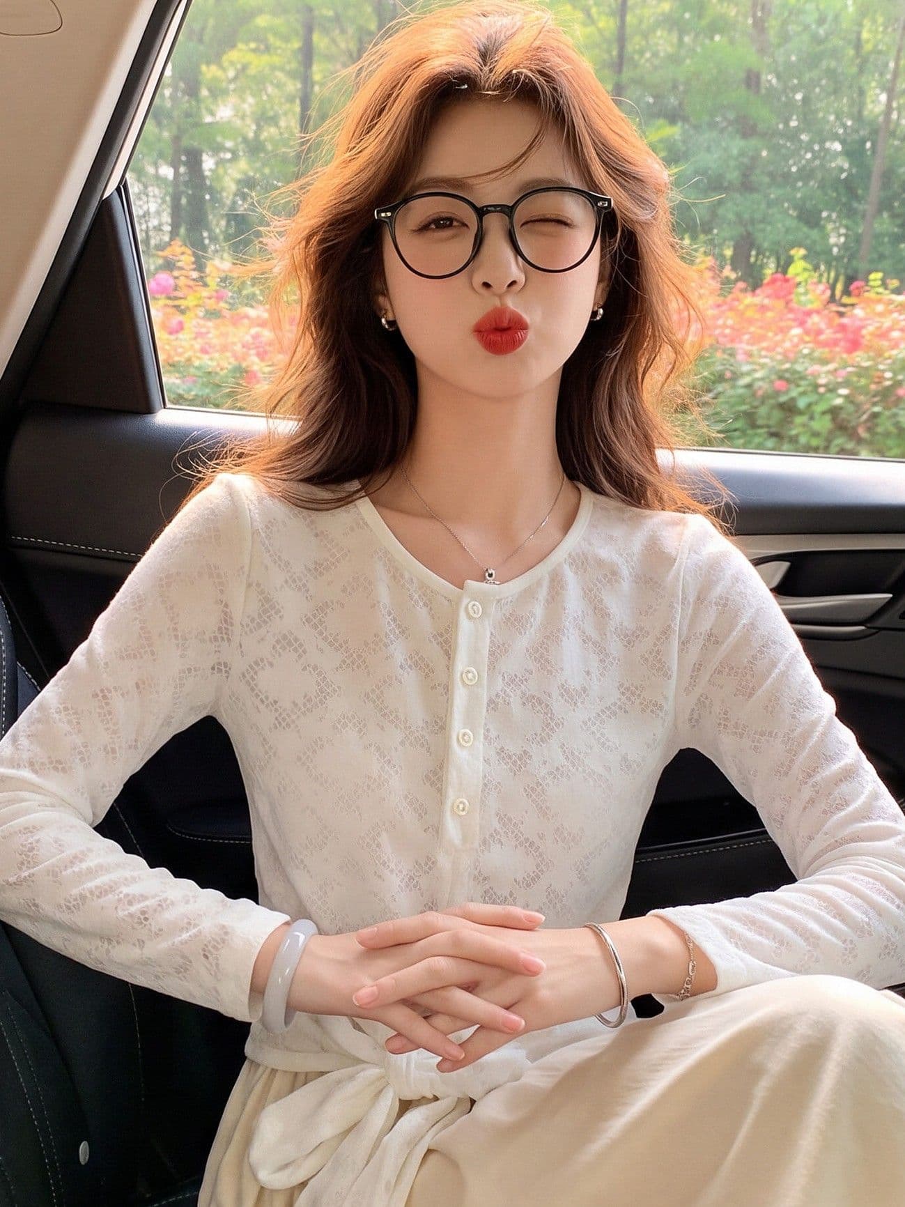프랑스식 레트로 자수 홀로우 아웃 레이스 셔츠 여성 이른 가을 얇고 가벼운 통기성 나비 넥타이 긴팔 인사이드 가져 가라. 기본 셔츠 이미지 4