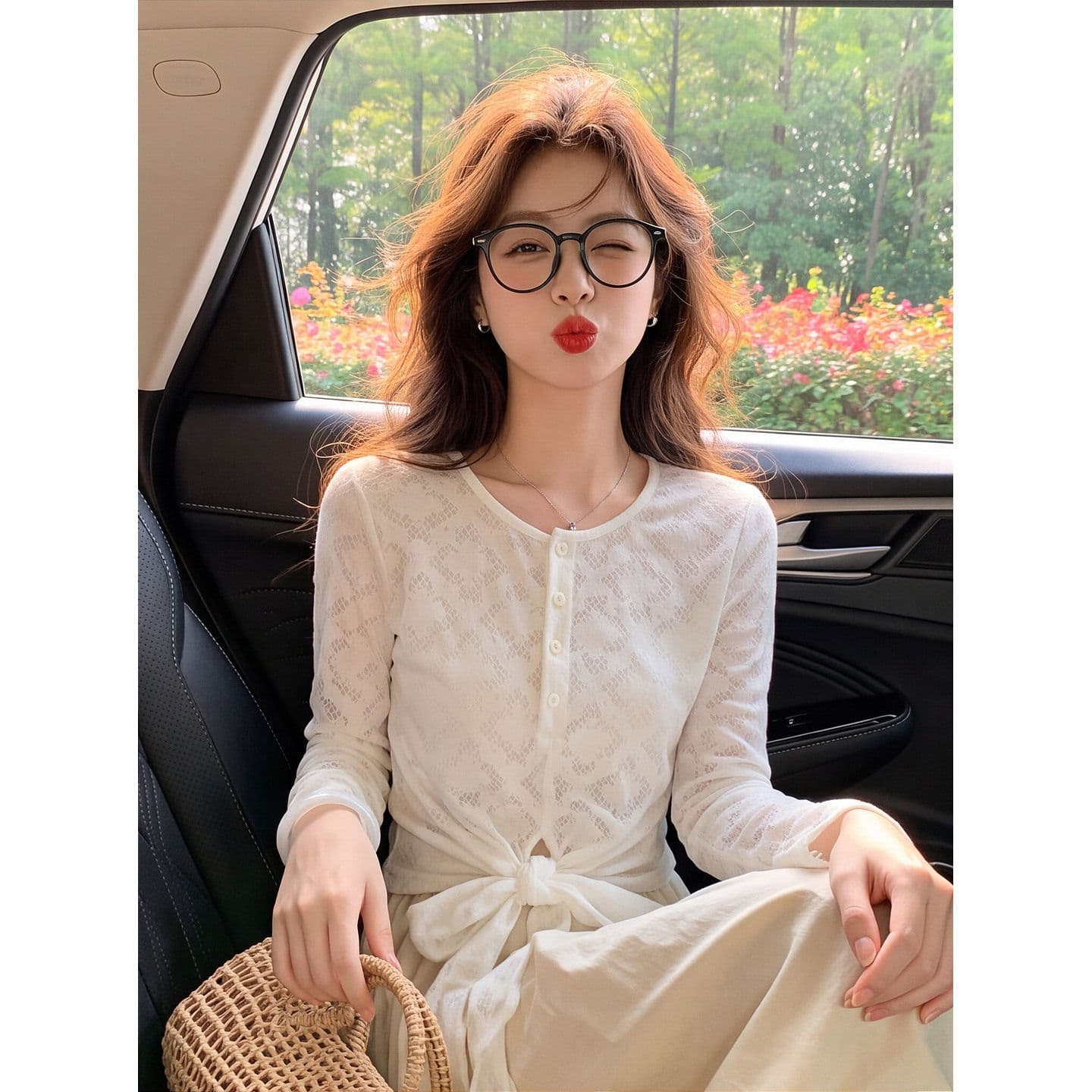 프랑스식 레트로 자수 홀로우 아웃 레이스 셔츠 여성 이른 가을 얇고 가벼운 통기성 나비 넥타이 긴팔 인사이드 가져 가라. 기본 셔츠 상세 이미지 4