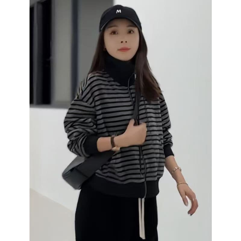 스트라이프 이른 가을 여성 코트 가을 겨울철 2026 새로운 올해 인기 폭발 한 부서 루즈핏 여성 쇼트 스타일 맨위 이미지 2