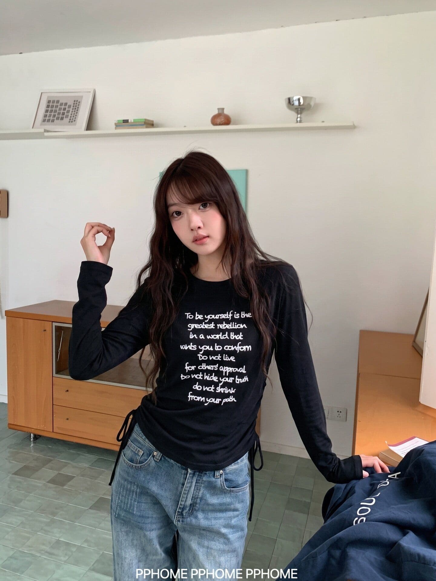 사람들 면 산소 느슨함 디자인 레이스업 펌프 로프 알파벳 프린트 긴팔 티셔츠 허리 수축 슬림해 보이는 맨위 상세 이미지 5