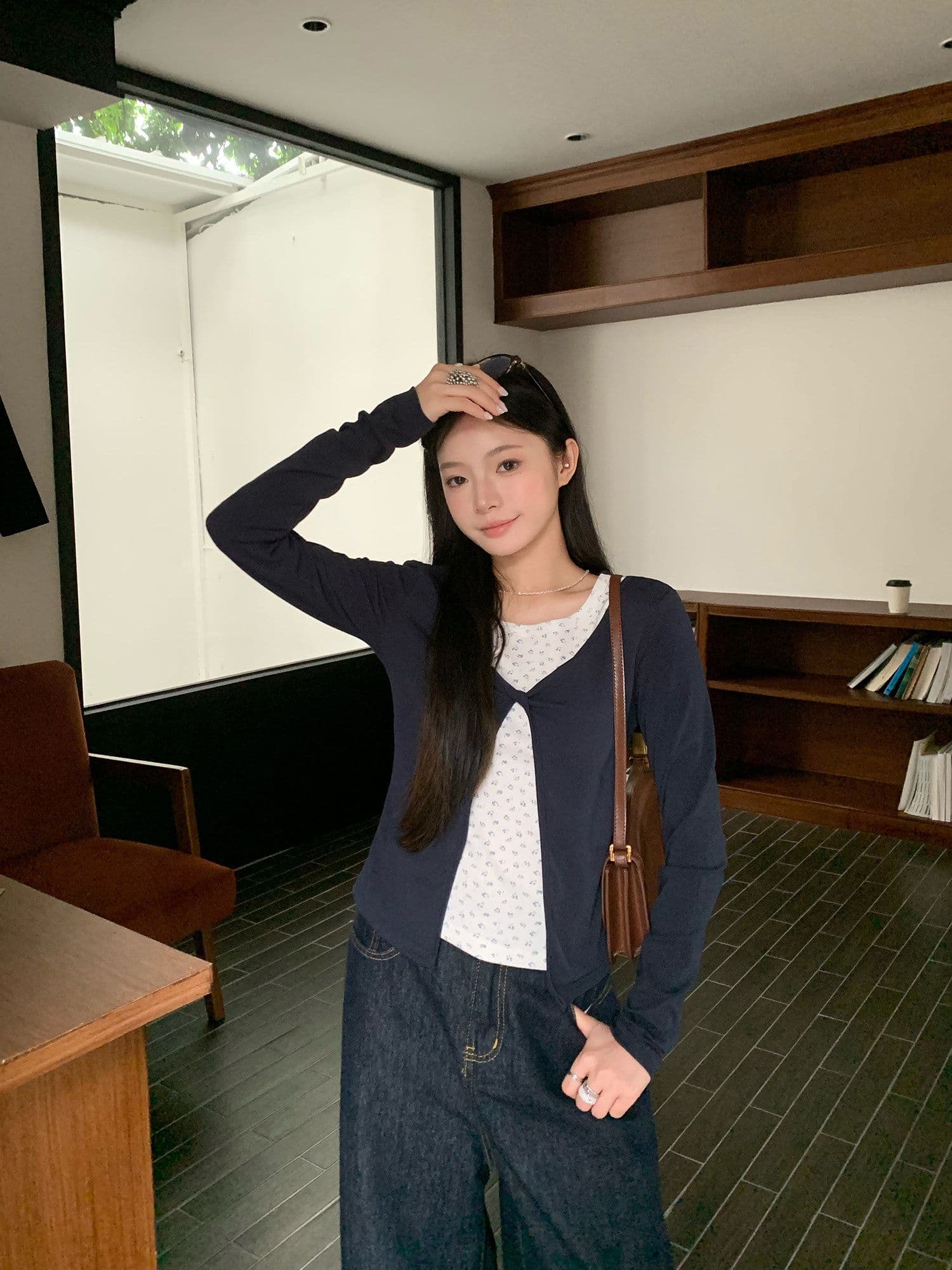260 그램 사람들 면 블루 꽃무늬 페이크 레이어드 긴팔 티셔츠 여성 조기 가을 새로운 몸매 가꾸기 인사이드 가져 가라. 기본 셔츠 맨위 상세 이미지 11