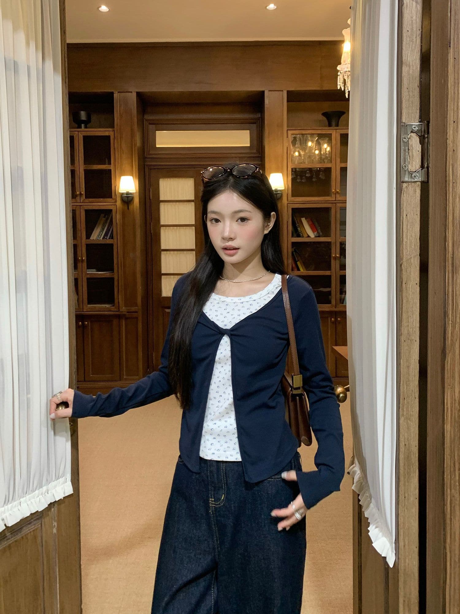 260 그램 사람들 면 블루 꽃무늬 페이크 레이어드 긴팔 티셔츠 여성 조기 가을 새로운 몸매 가꾸기 인사이드 가져 가라. 기본 셔츠 맨위 상세 이미지 12