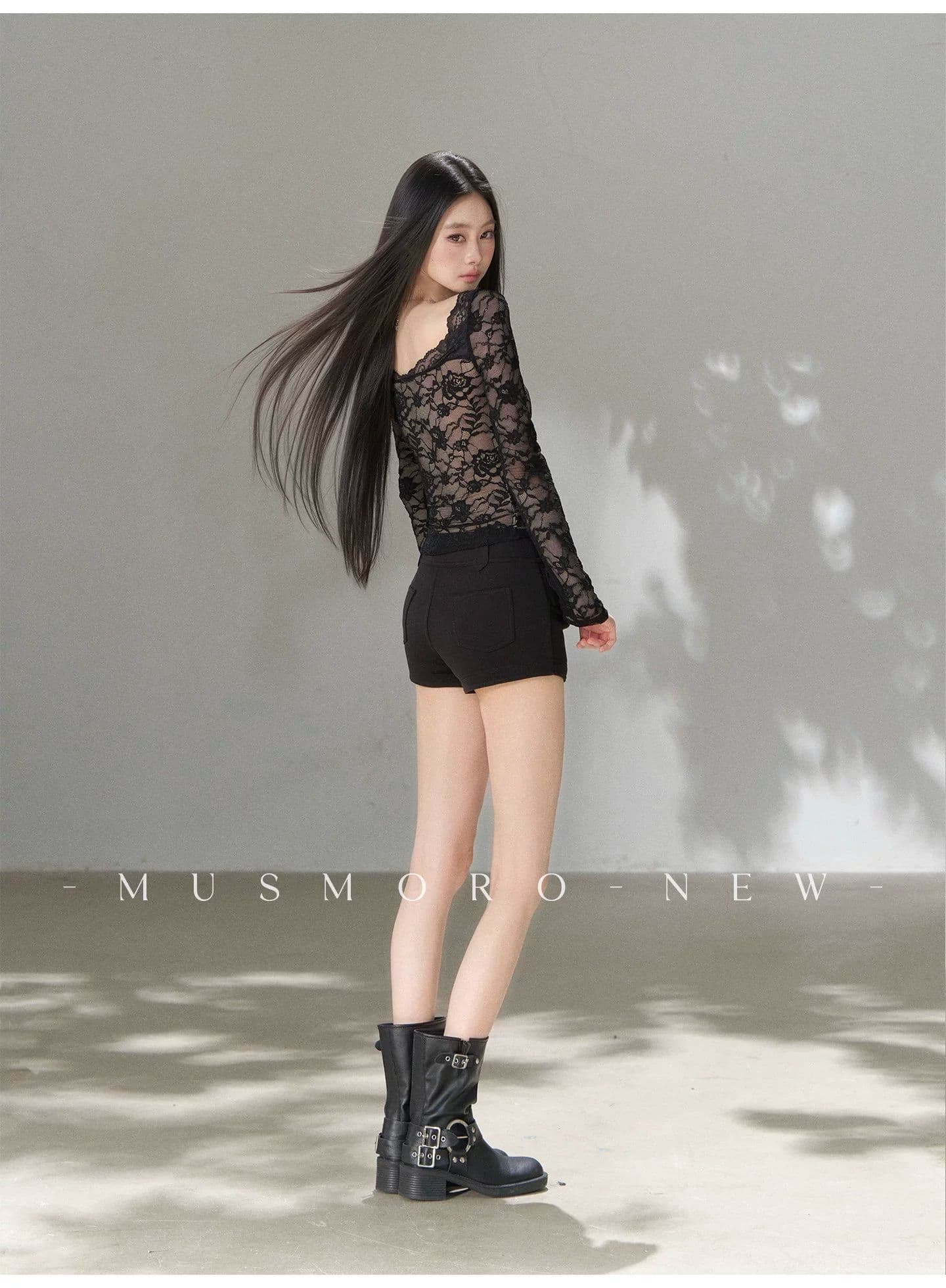 fuunj 3 차원 장미 자카드 새싹 실크 한 단어 플랫 V넥 패치워크 피부 색조 안감 나만의 것을 가져와 라. 가슴 패드 레이스 셔츠 상세 이미지 17