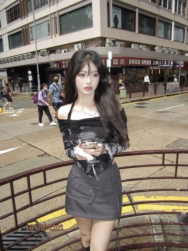 달콤한 차가운 핫걸 오프숄더 프린트 티셔츠 여성 봄 가을 몸매 가꾸기 쇼트 스타일 긴팔 망사 행침 목 맨위 상세 이미지 3