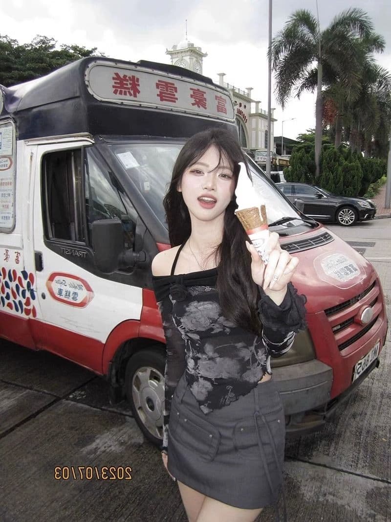 달콤한 차가운 핫걸 오프숄더 프린트 티셔츠 여성 봄 가을 몸매 가꾸기 쇼트 스타일 긴팔 망사 행침 목 맨위 상세 이미지 6