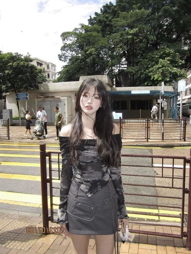 달콤한 차가운 핫걸 오프숄더 프린트 티셔츠 여성 봄 가을 몸매 가꾸기 쇼트 스타일 긴팔 망사 행침 목 맨위 상세 이미지 9