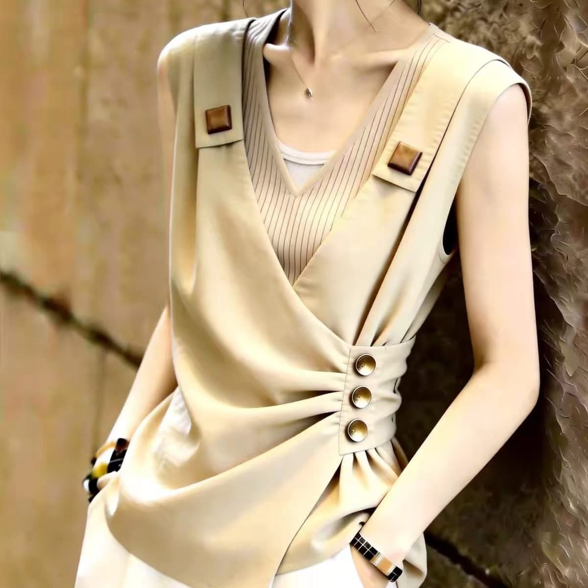 2026 년 여름 신제품 포장 스타일 민소매 맨위 출퇴근 숙련 된 패션 다용도 허리 수축 슬림해 보이는 품격 맨위 이미지 5
