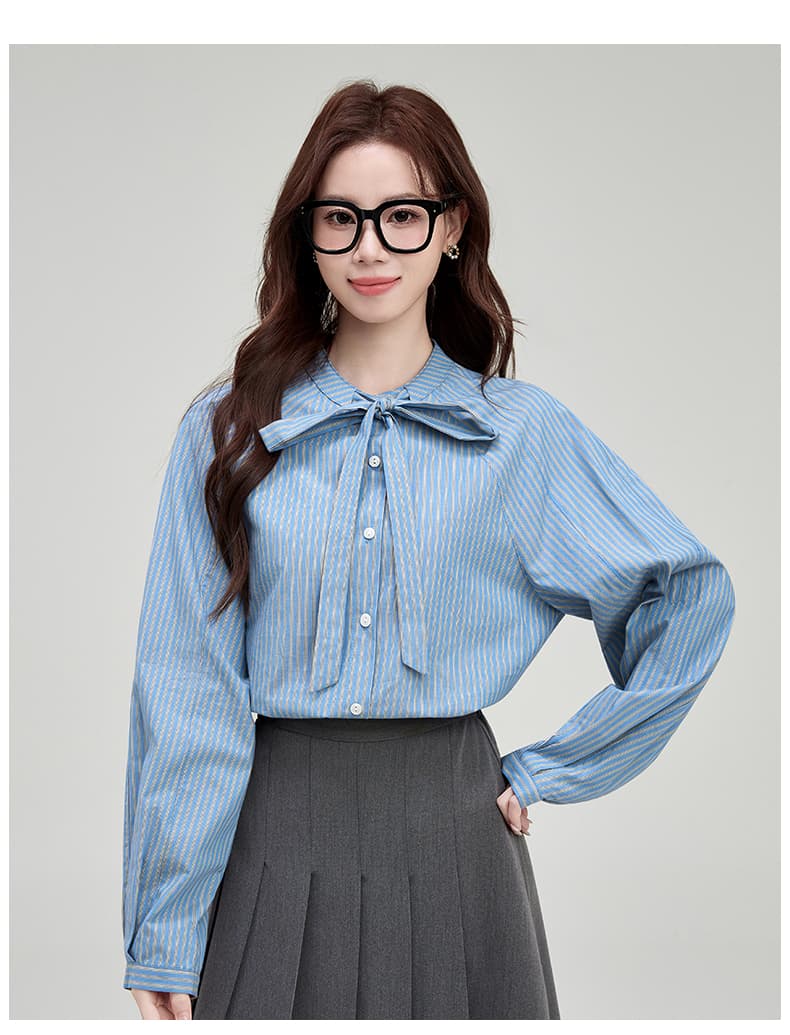 실사 레트로 파란색 세로 줄무늬 여성 셔츠 작은 키 긴팔 다용도 슬림해 보이는 디자인 센스 레이스업 맨위 상세 이미지 14