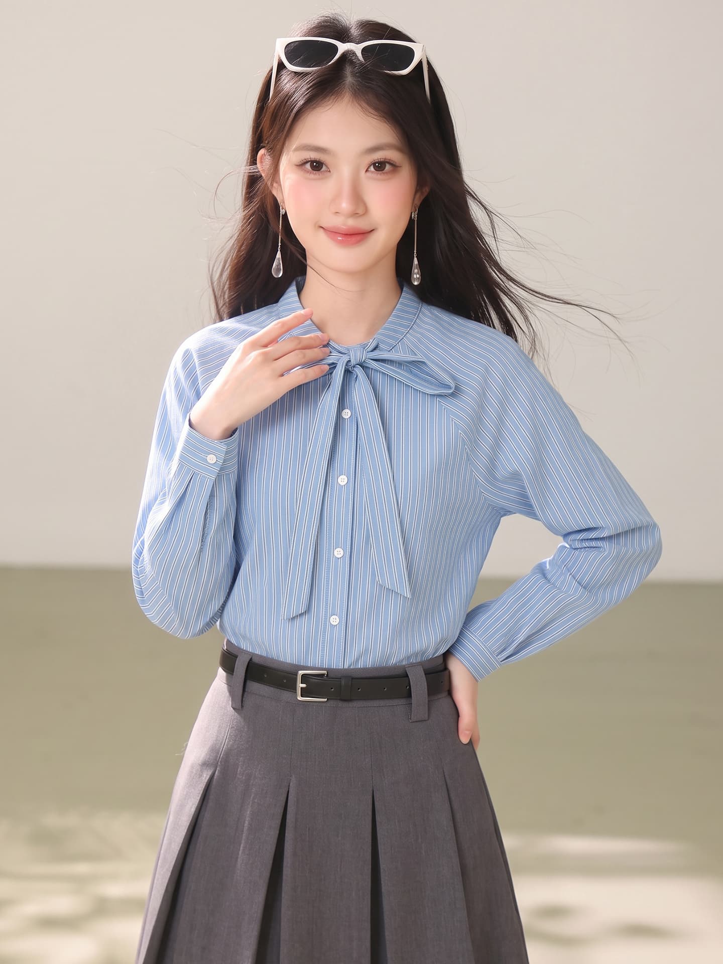 실사 레트로 파란색 세로 줄무늬 여성 셔츠 작은 키 긴팔 다용도 슬림해 보이는 디자인 센스 레이스업 맨위