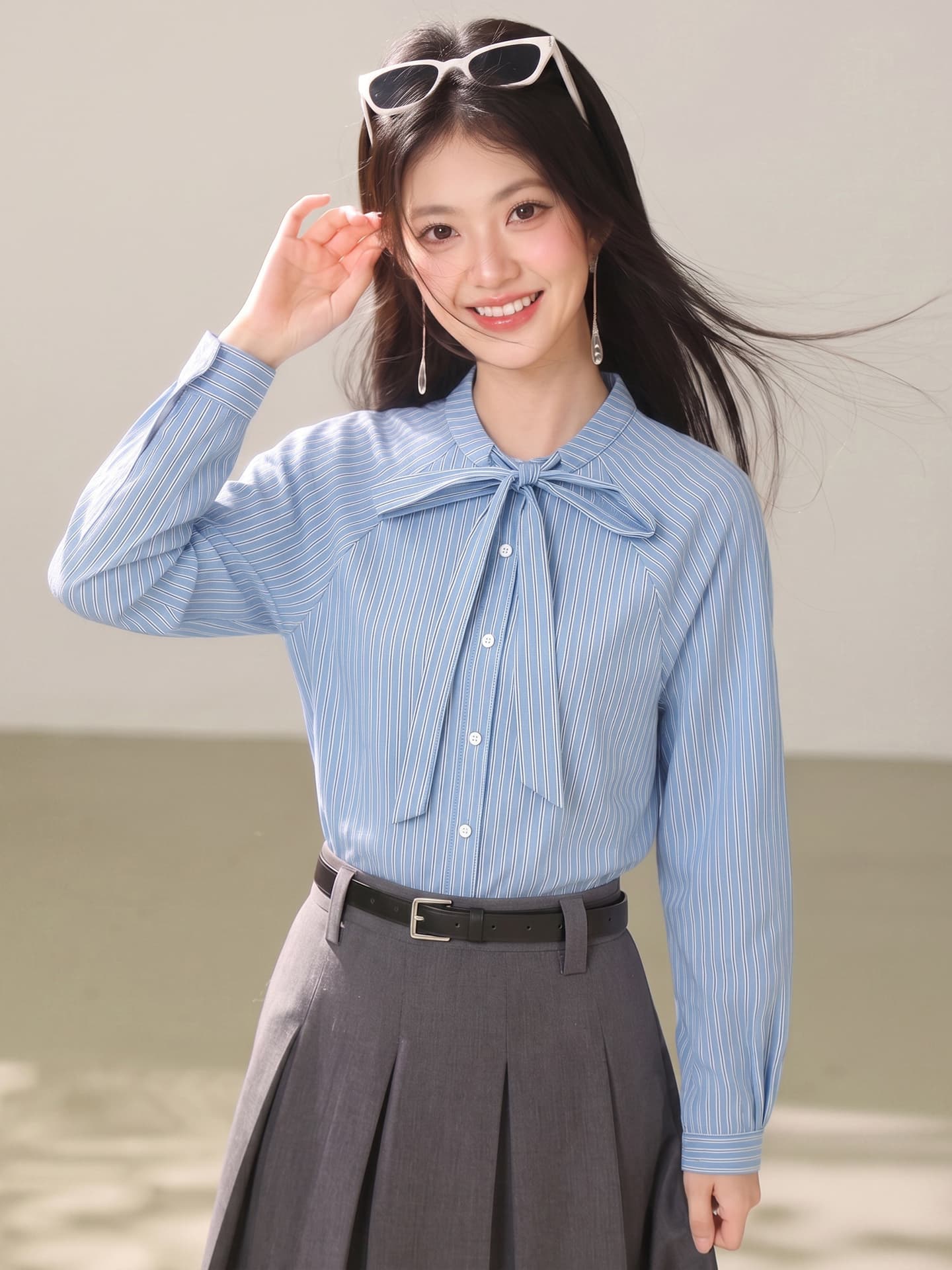 실사 레트로 파란색 세로 줄무늬 여성 셔츠 작은 키 긴팔 다용도 슬림해 보이는 디자인 센스 레이스업 맨위 이미지 2