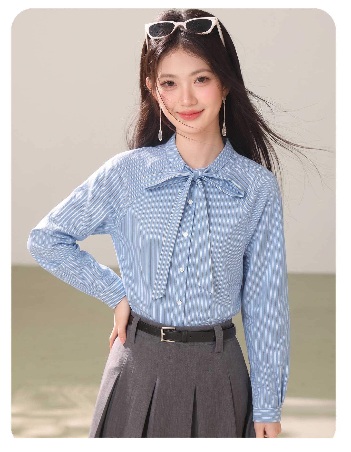 실사 레트로 파란색 세로 줄무늬 여성 셔츠 작은 키 긴팔 다용도 슬림해 보이는 디자인 센스 레이스업 맨위 상세 이미지 4