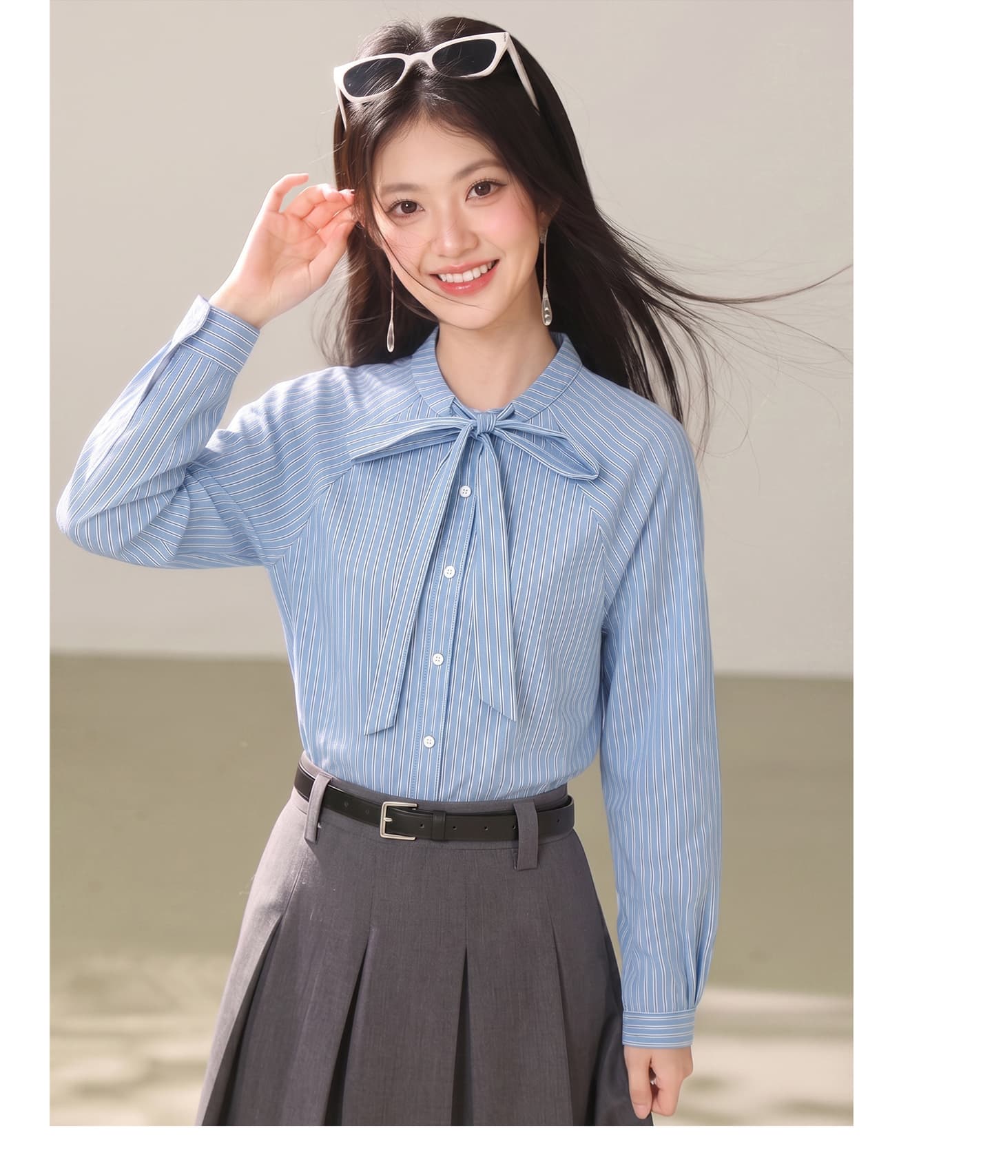실사 레트로 파란색 세로 줄무늬 여성 셔츠 작은 키 긴팔 다용도 슬림해 보이는 디자인 센스 레이스업 맨위 상세 이미지 13