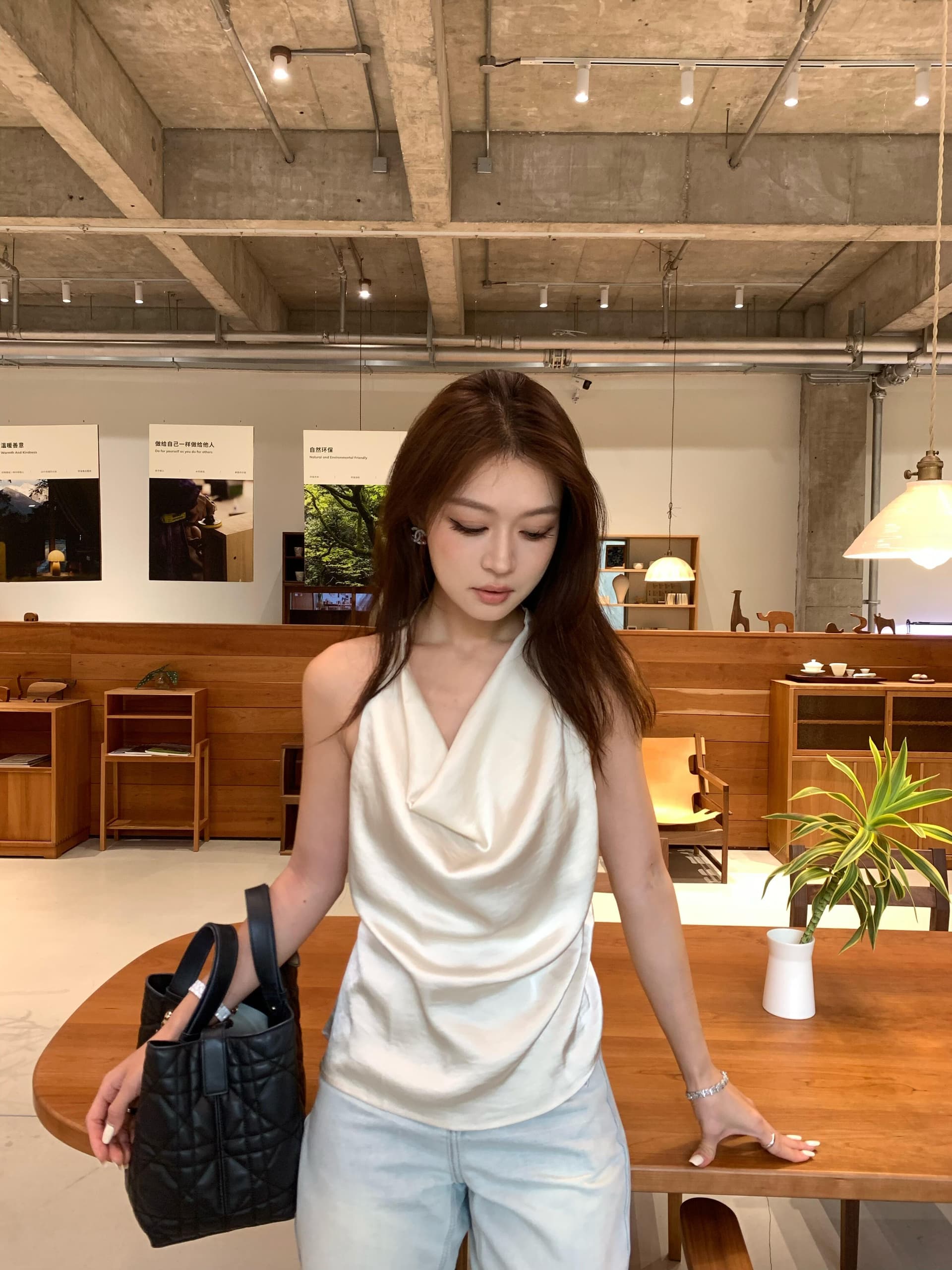 흔들다 칼라 새틴 행침 목 맨위 여성 이미지 3